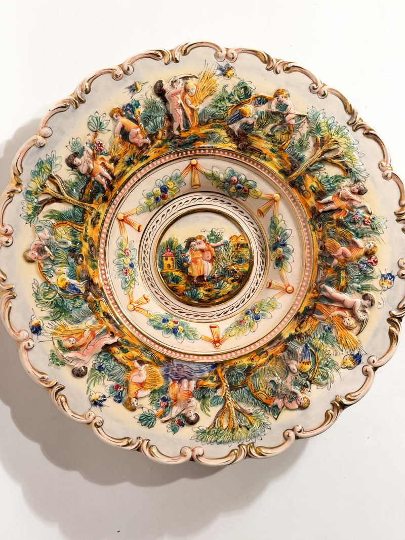 Piatto Grande in Porcellana di Capodimonte Dipinta a Mano e Lavorata in Rilievo Anni 50