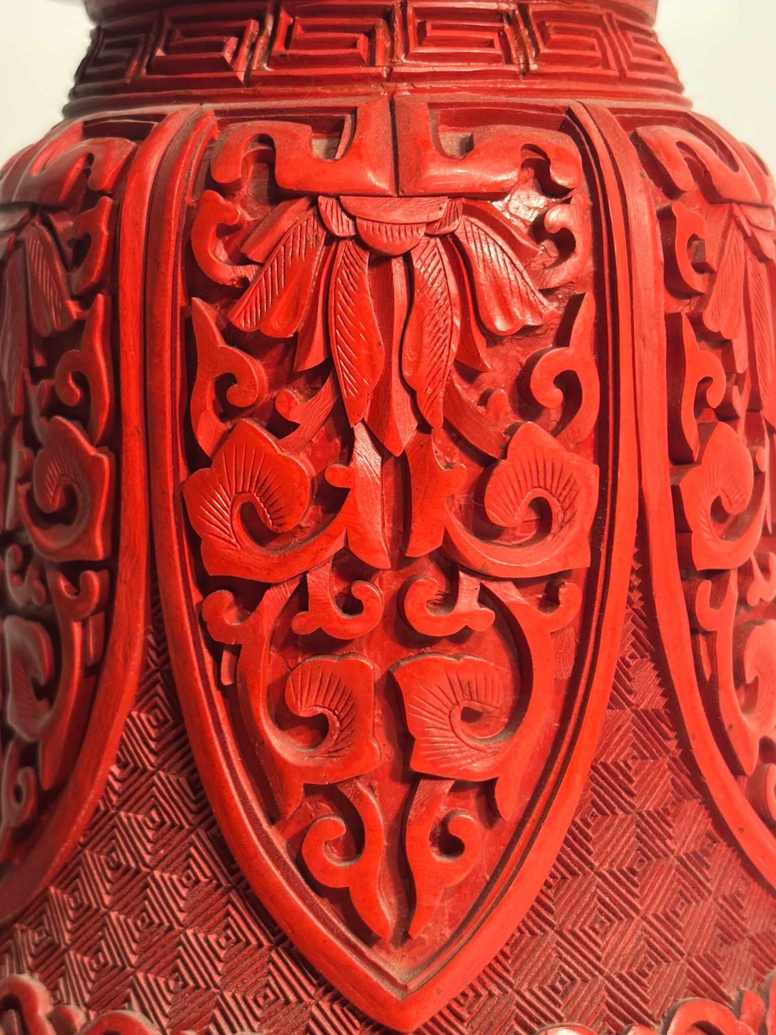 Pair of Chinese Tibor Vases in Hand-Carved Lacquer 20th Century