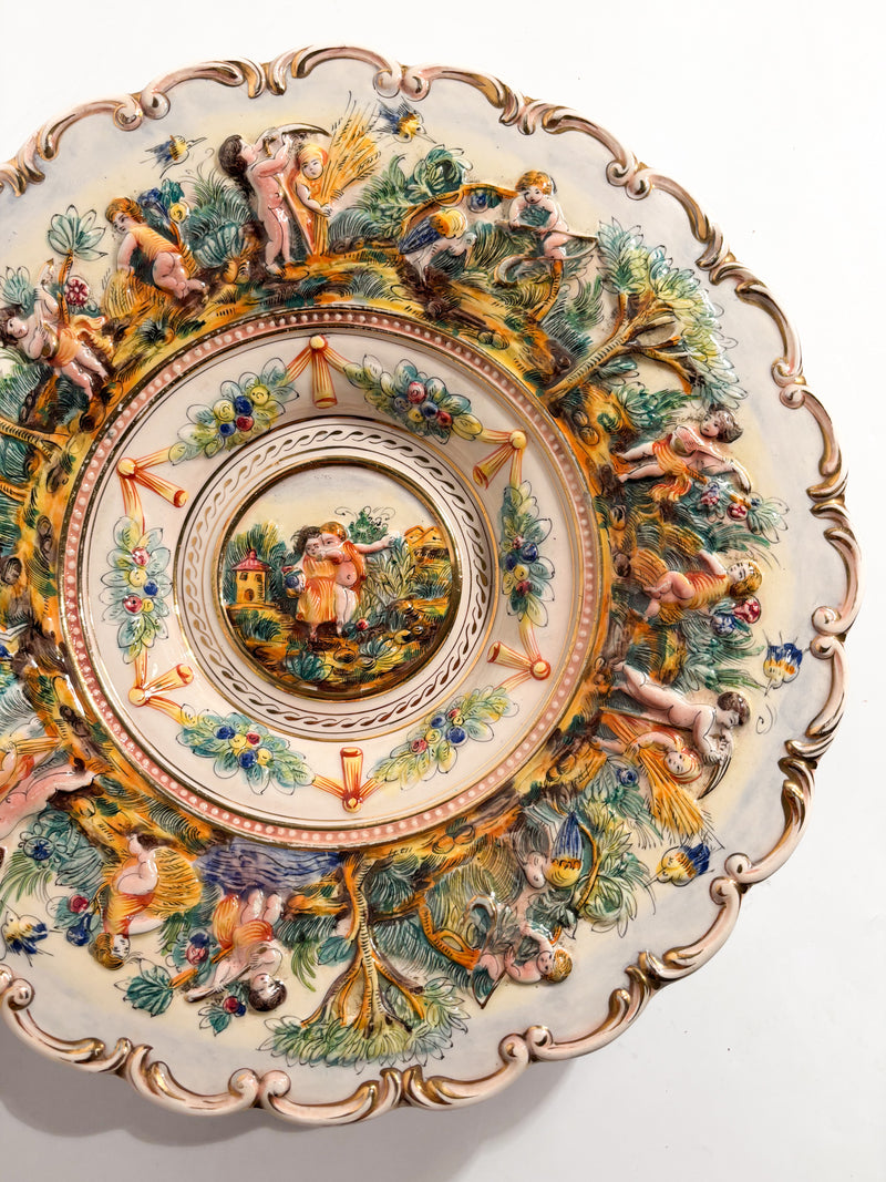 Piatto Grande in Porcellana di Capodimonte Dipinta a Mano e Lavorata in Rilievo Anni 50