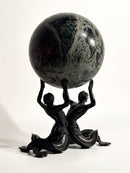Scultura in Bronzo di Coppia di Nereidi con Sfera in Marmo Verde XIX Secolo