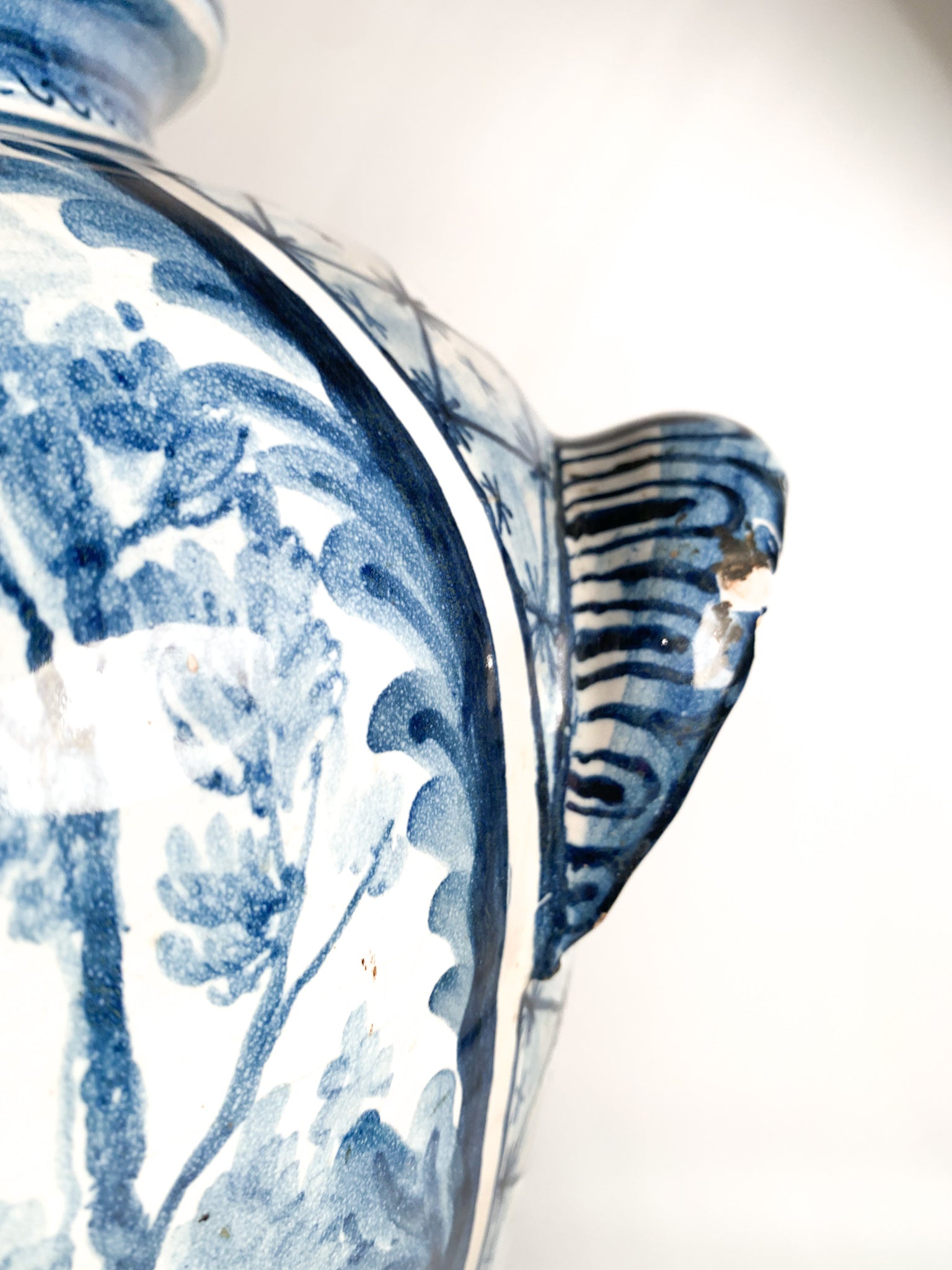 Vaso Grande in Ceramica di Savona Dipinto a Mano del 1725