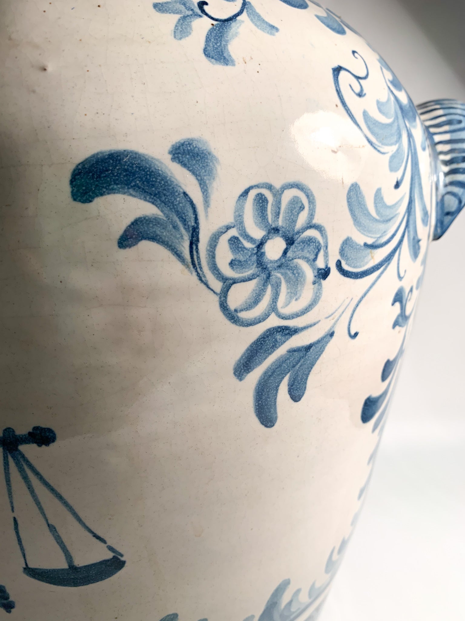 Vaso Grande in Ceramica di Savona Dipinto a Mano del 1725