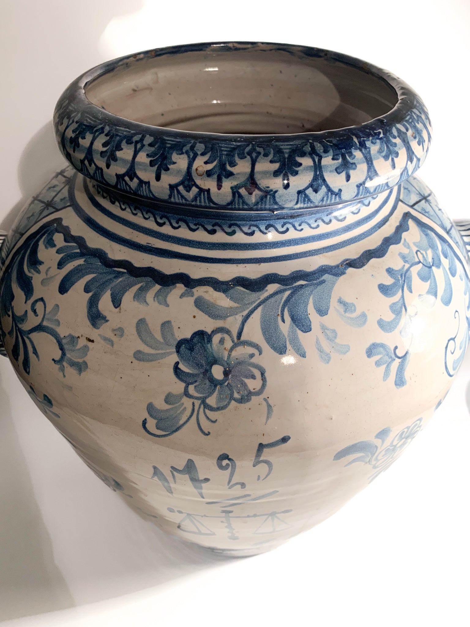 Vaso Grande in Ceramica di Savona Dipinto a Mano del 1725