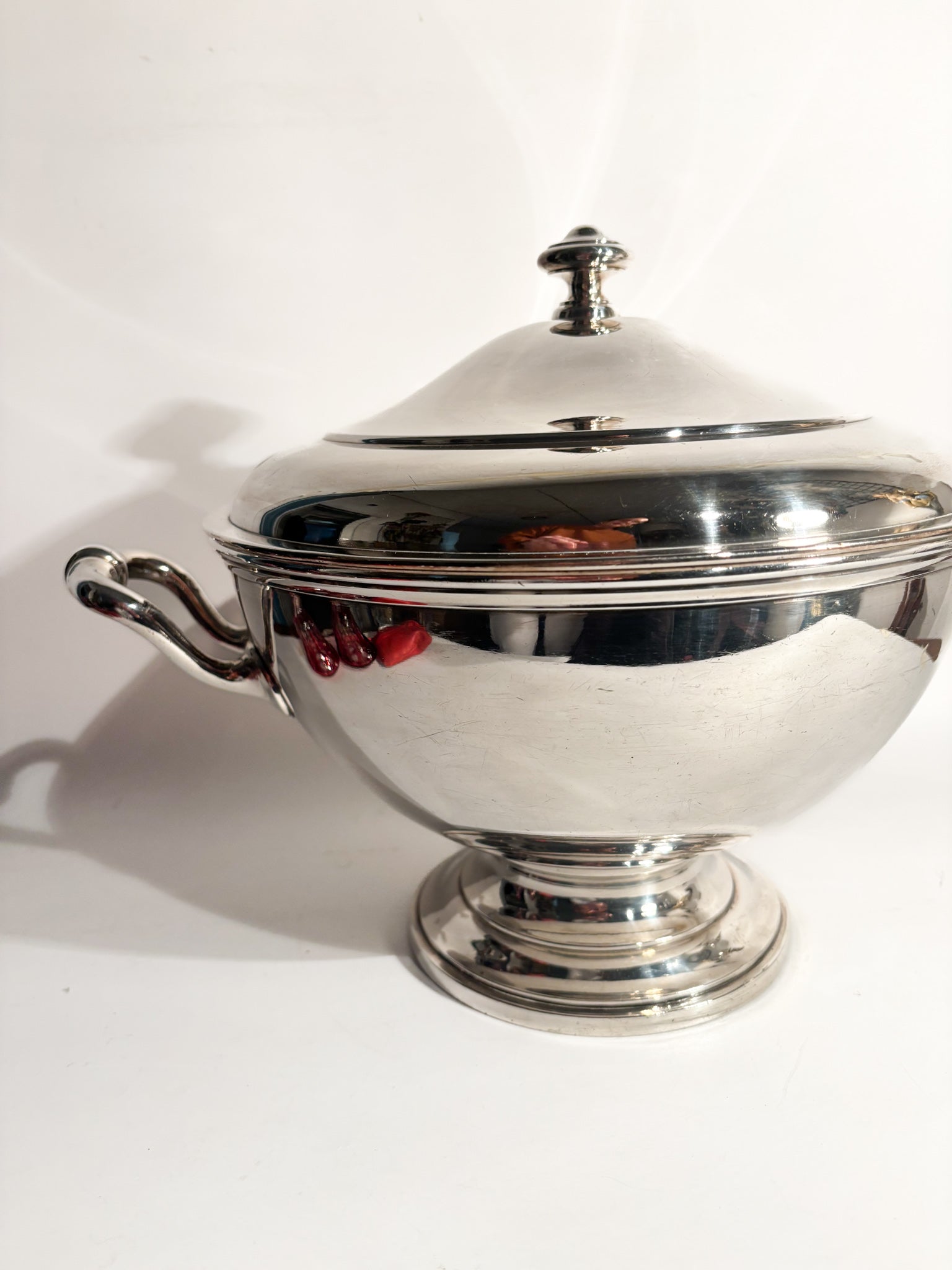 Large Centerpiece Soup Tureen in English Silvered Metal 20th Century