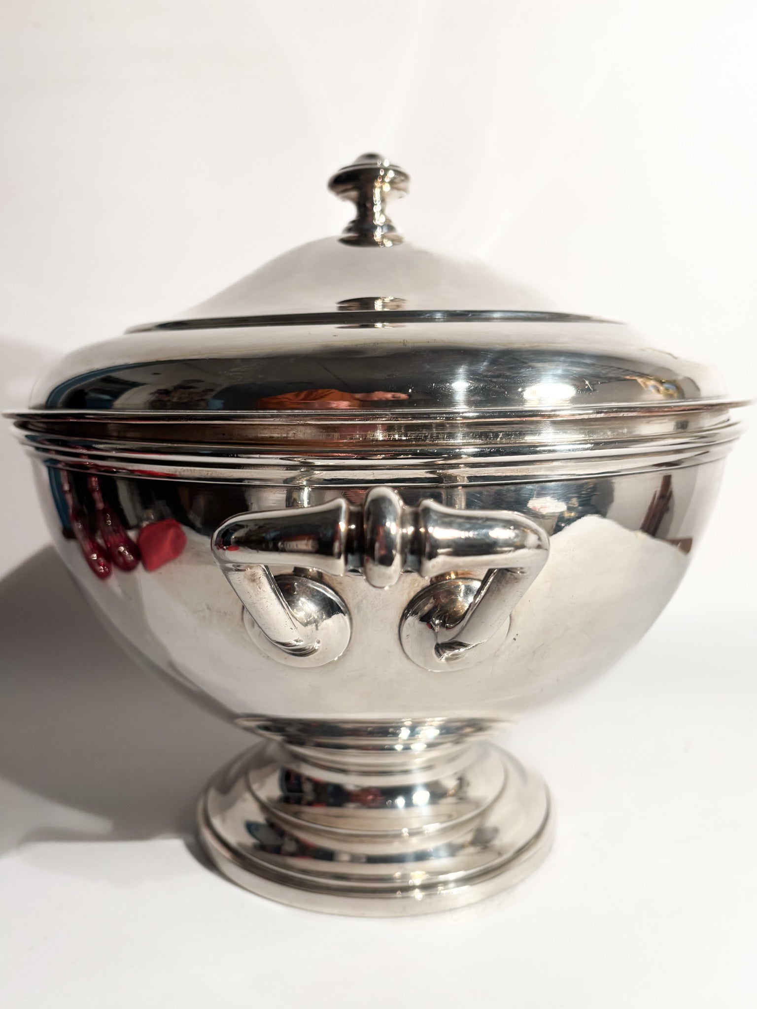 Large Centerpiece Soup Tureen in English Silvered Metal 20th Century