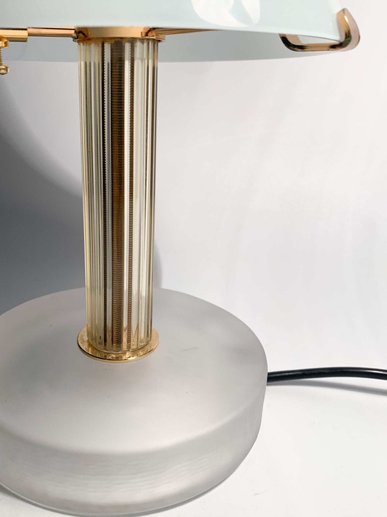Table lamp in blue Murano glass and golden stem by Nason from the 80s