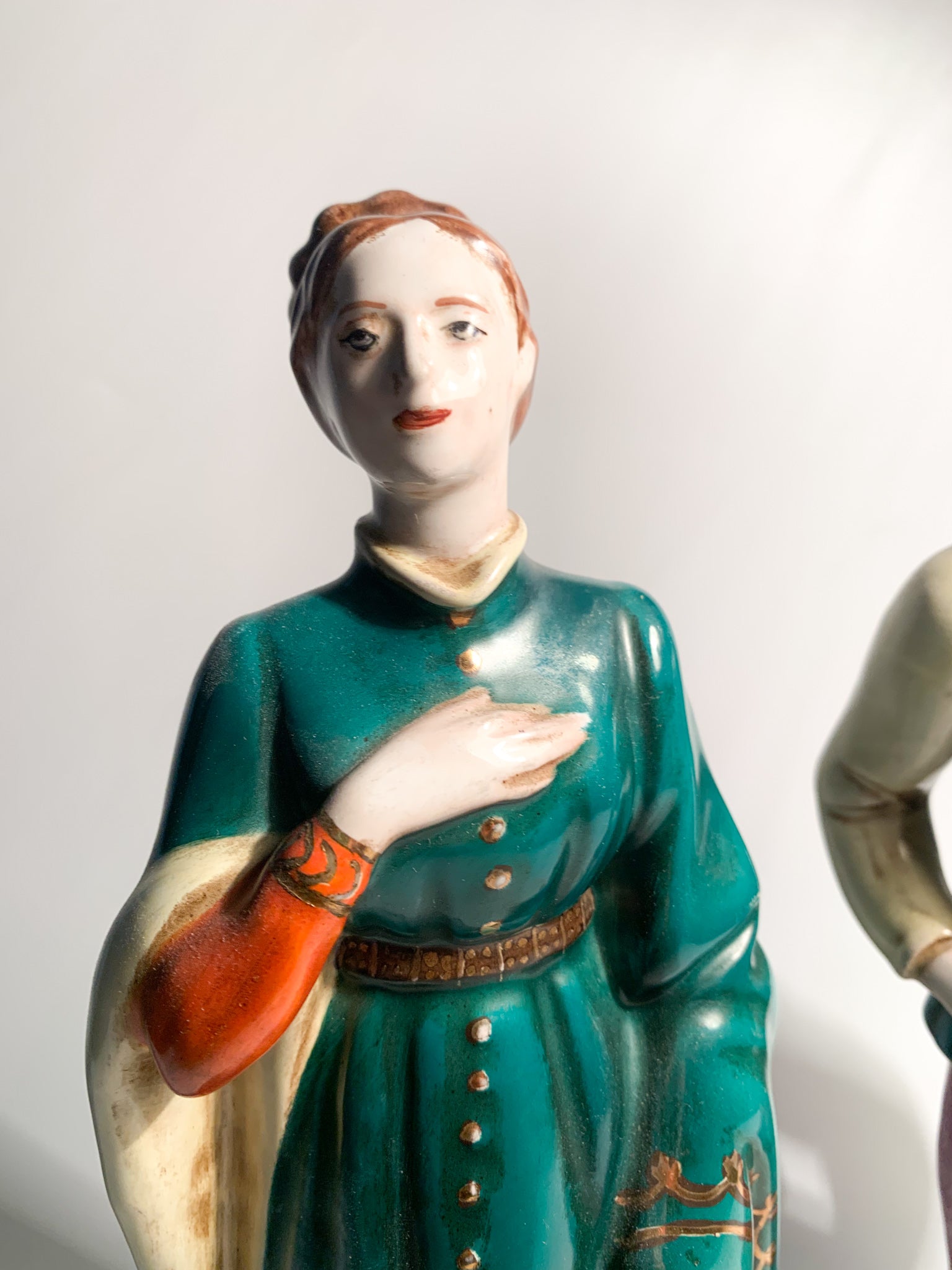 Coppia Di Statuine di Dama e Gentiluomo in Ceramica di Zaccagnini Anni 40
