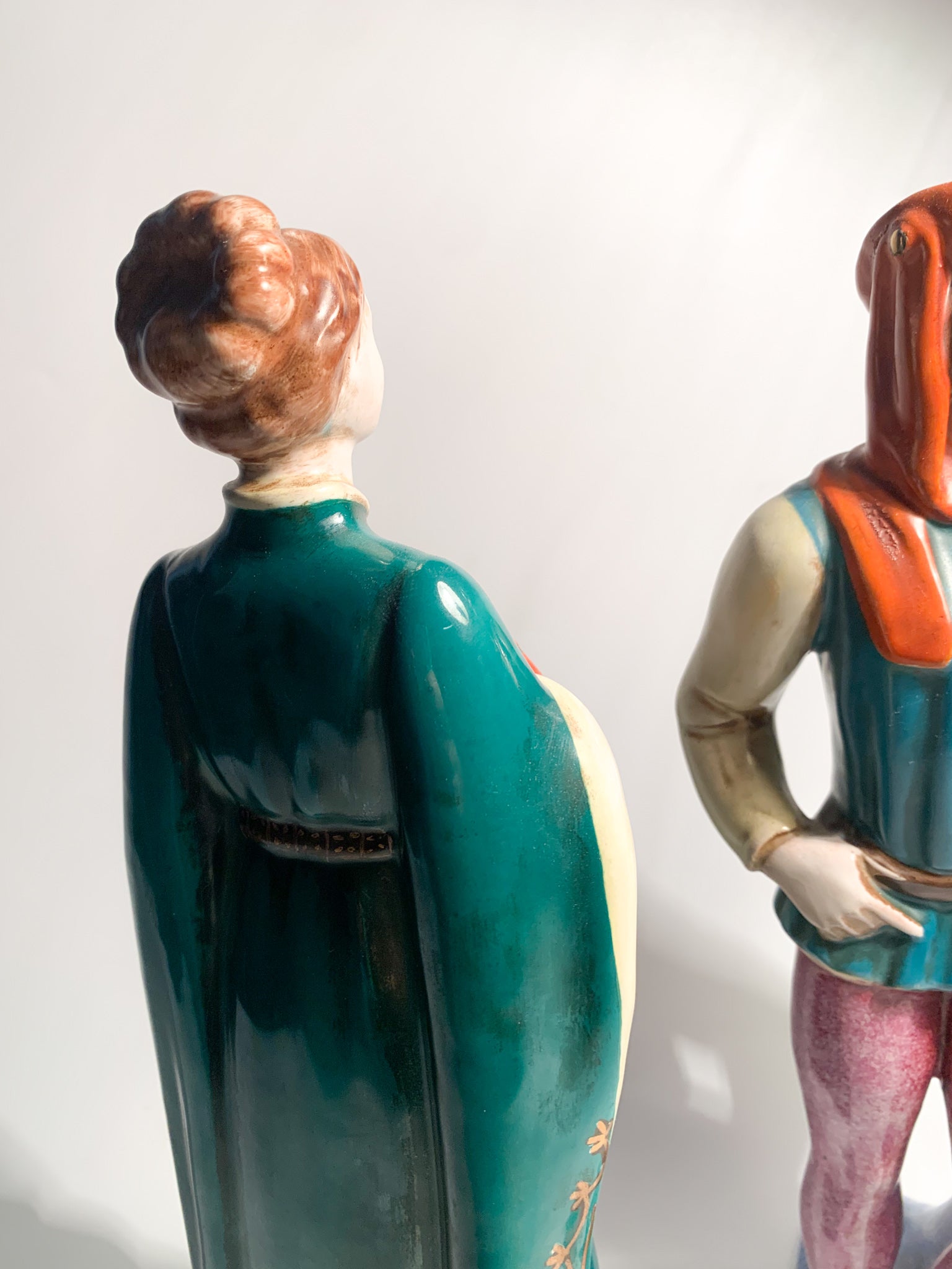 Coppia Di Statuine di Dama e Gentiluomo in Ceramica di Zaccagnini Anni 40