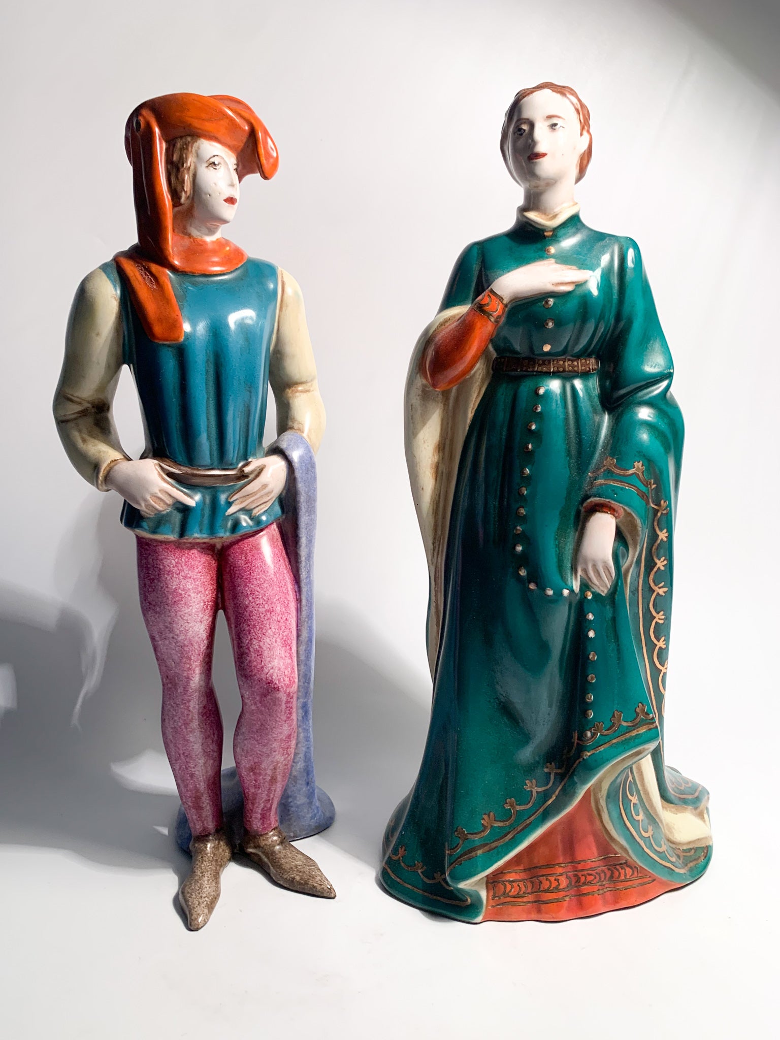 Coppia Di Statuine di Dama e Gentiluomo in Ceramica di Zaccagnini Anni 40