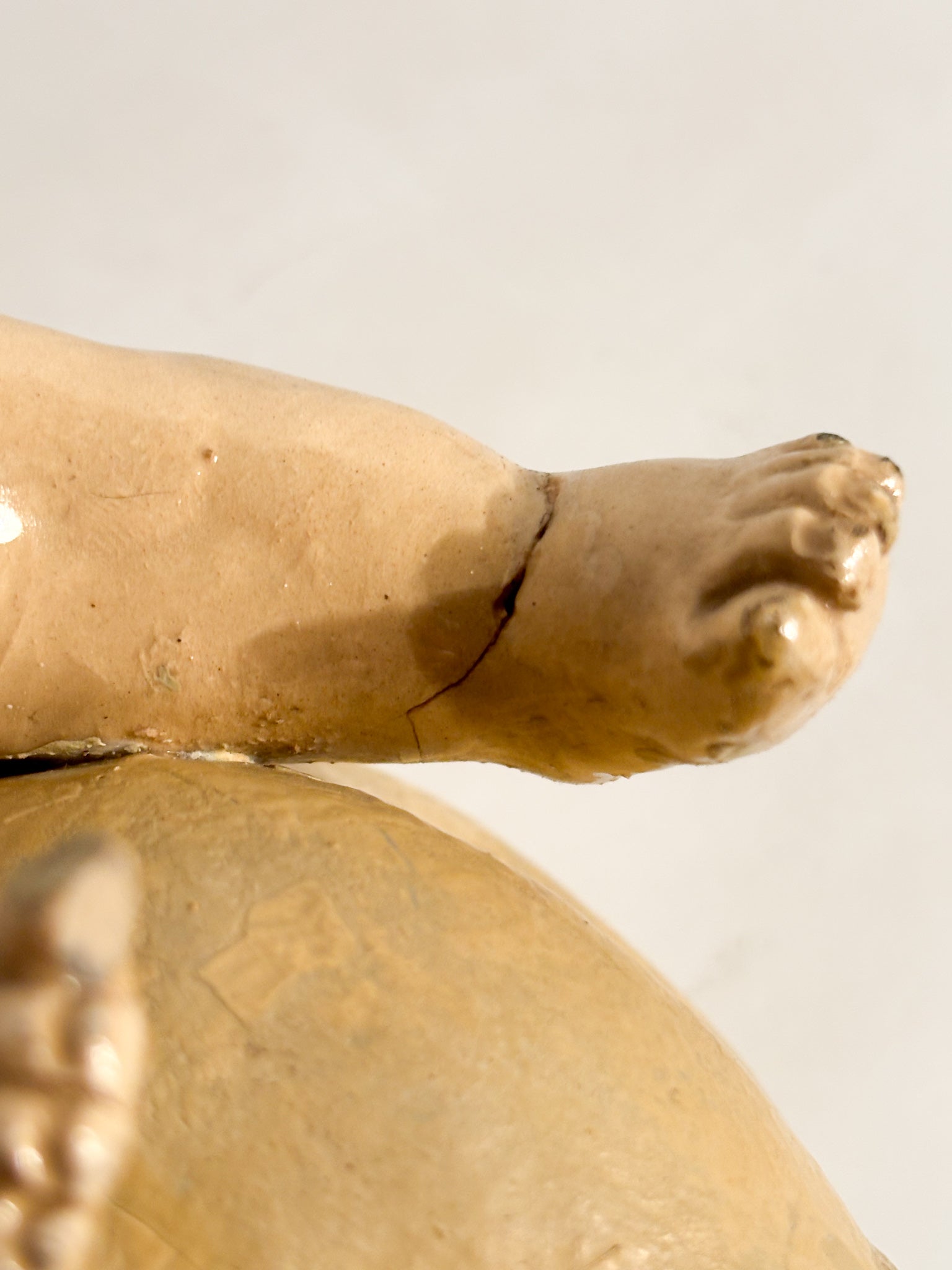Wall Shelf in Ceramic with Putto and Shell 19th Century