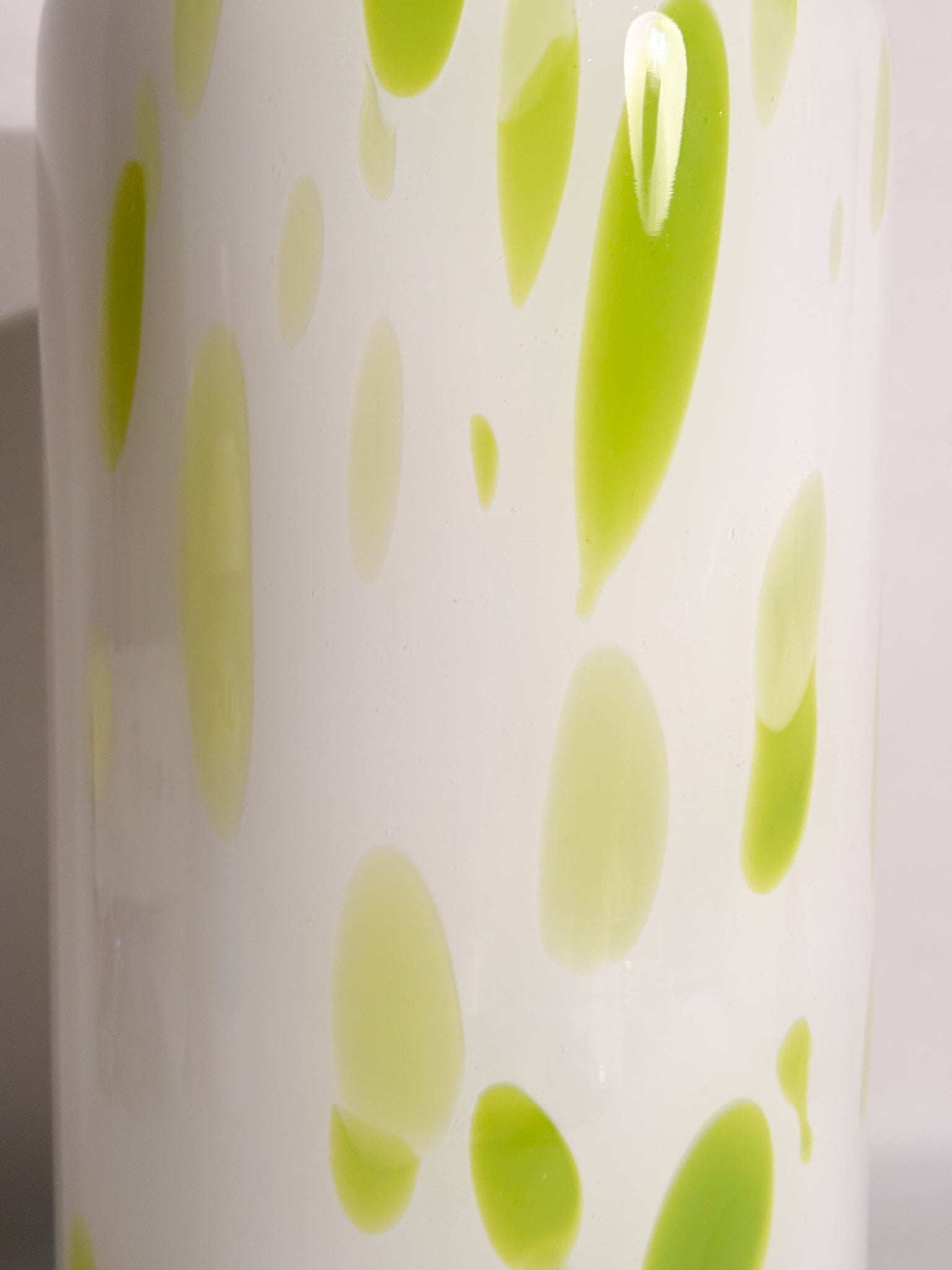 Vaso In Vetro di Murano Bianco e Verde Lime Anni 90