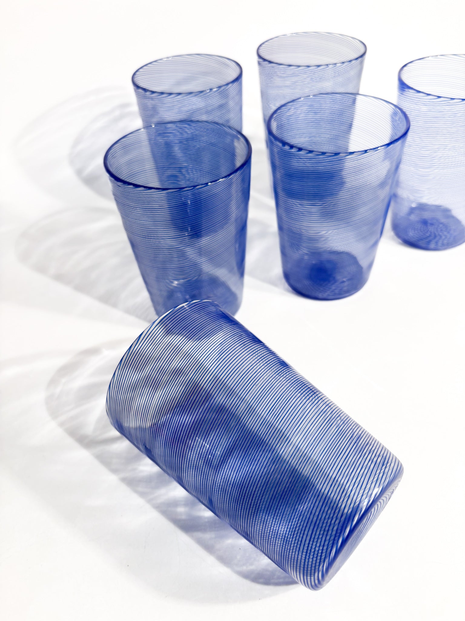 Set da Sei Bicchieri in Vetro di Murano Blu Lavorazione Filigrana Anni 70