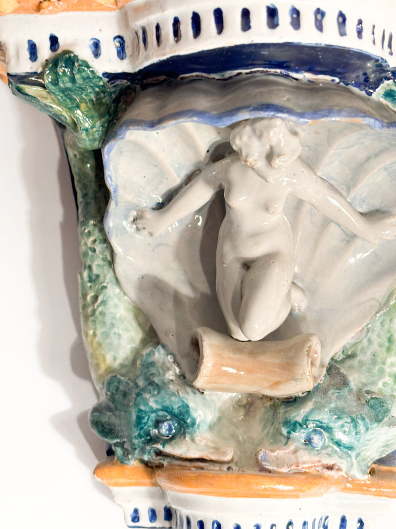 Mensola da Parete in Ceramica di Faenza con Conchiglia e Dama Primi Novecento