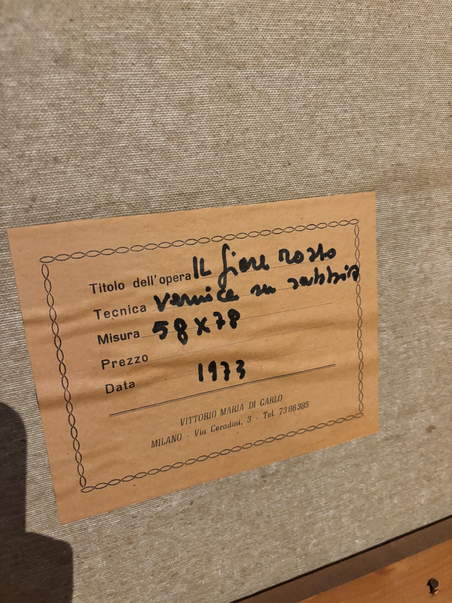 Dipinto 'Il Fiore Rosso', Vernice su Sabbia, di Vittorio Maria Di Carlo del 1973