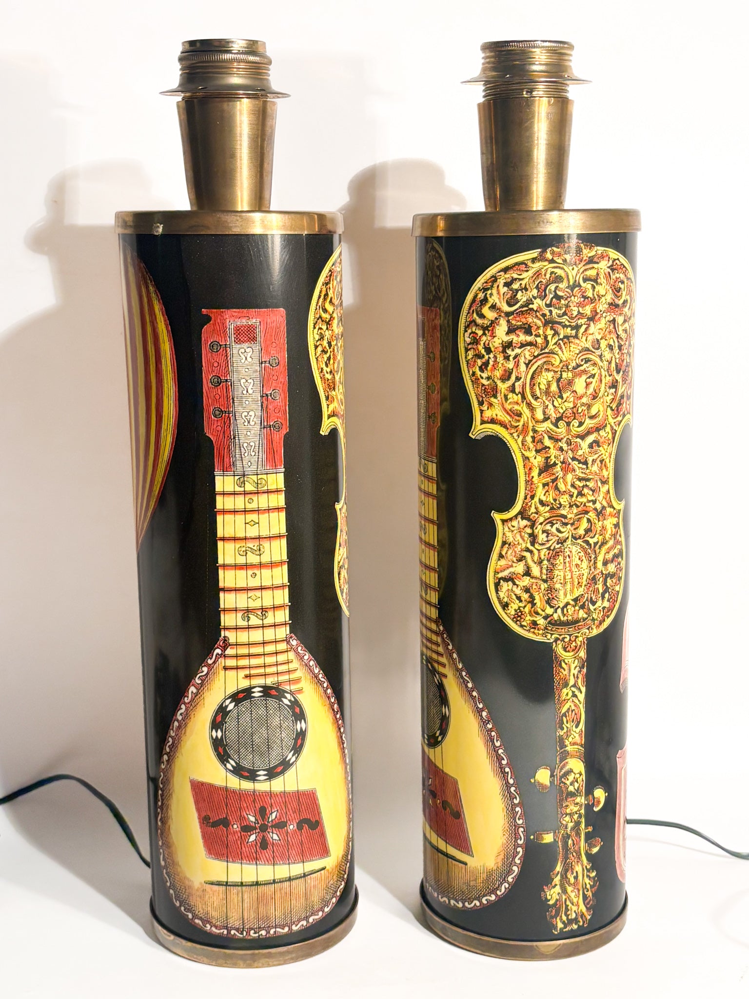 Coppia di Lampade Cilindriche con Strumenti Musicali di Piero Fornasetti Anni 50
