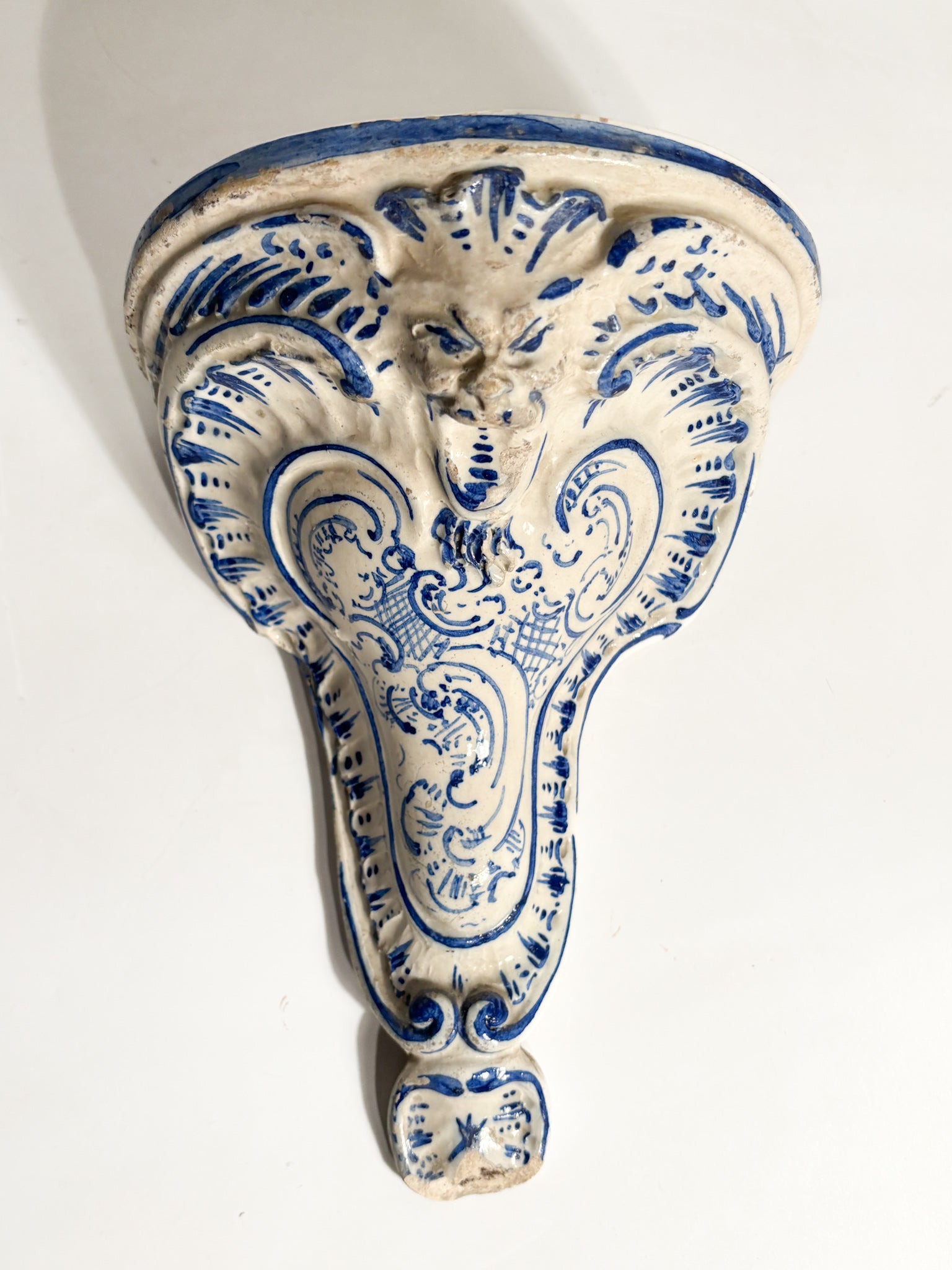 Wall Shelf in White and Blue Italian Ceramic Early Twentieth Century