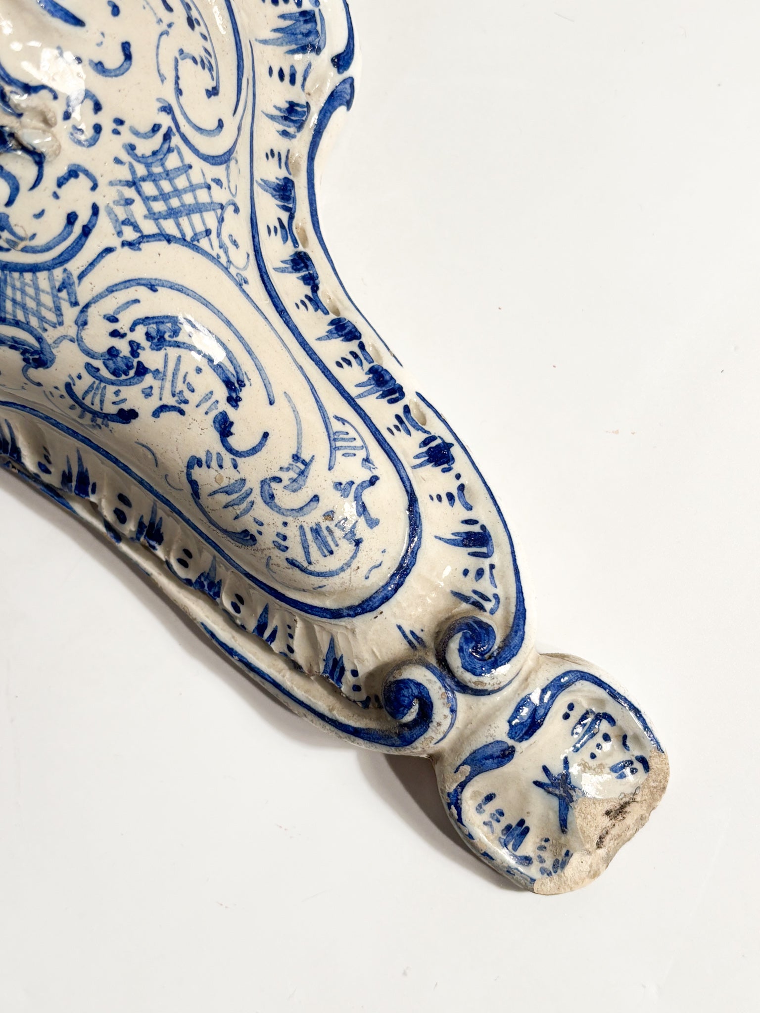 Wall Shelf in White and Blue Italian Ceramic Early Twentieth Century