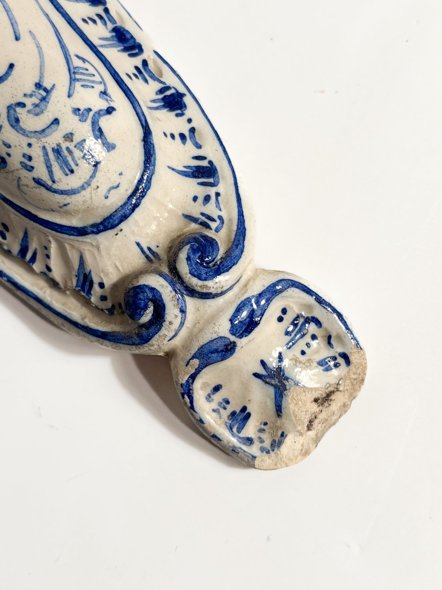 Wall Shelf in White and Blue Italian Ceramic Early Twentieth Century