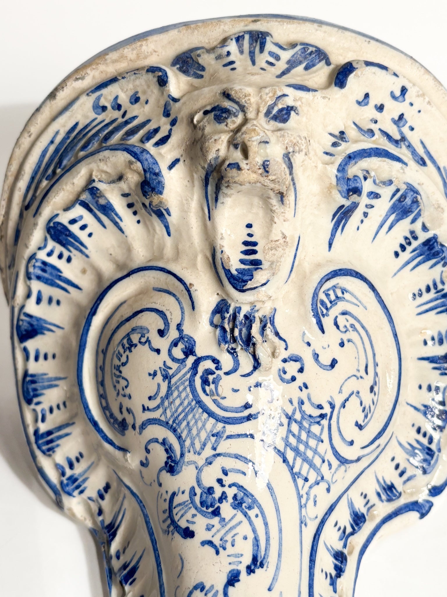 Wall Shelf in White and Blue Italian Ceramic Early Twentieth Century