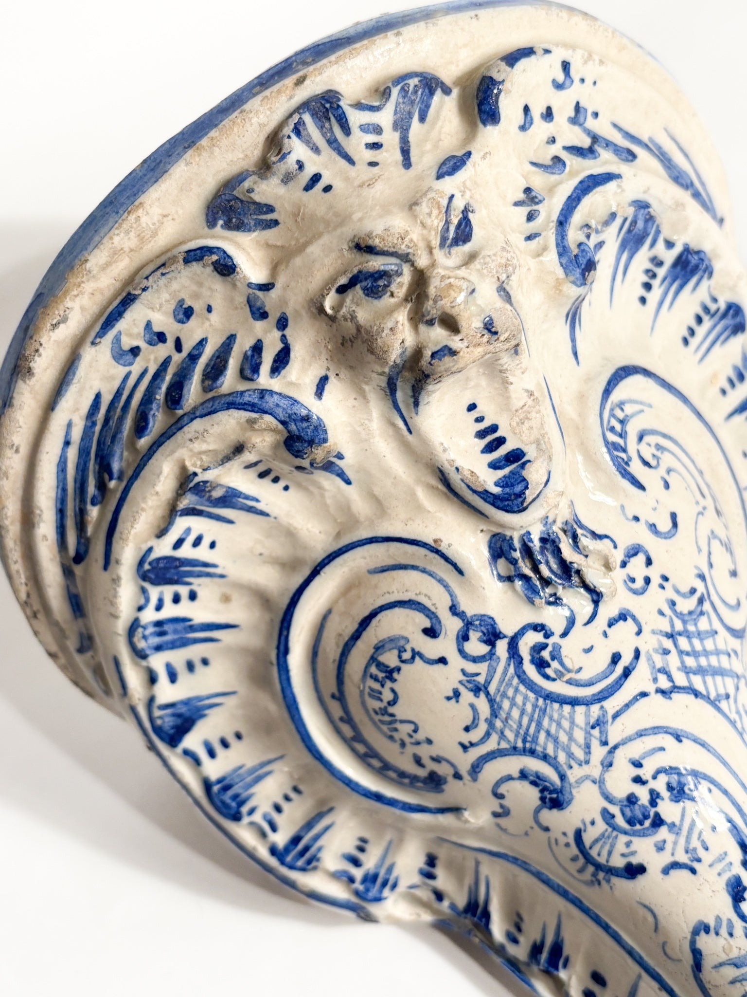 Wall Shelf in White and Blue Italian Ceramic Early Twentieth Century