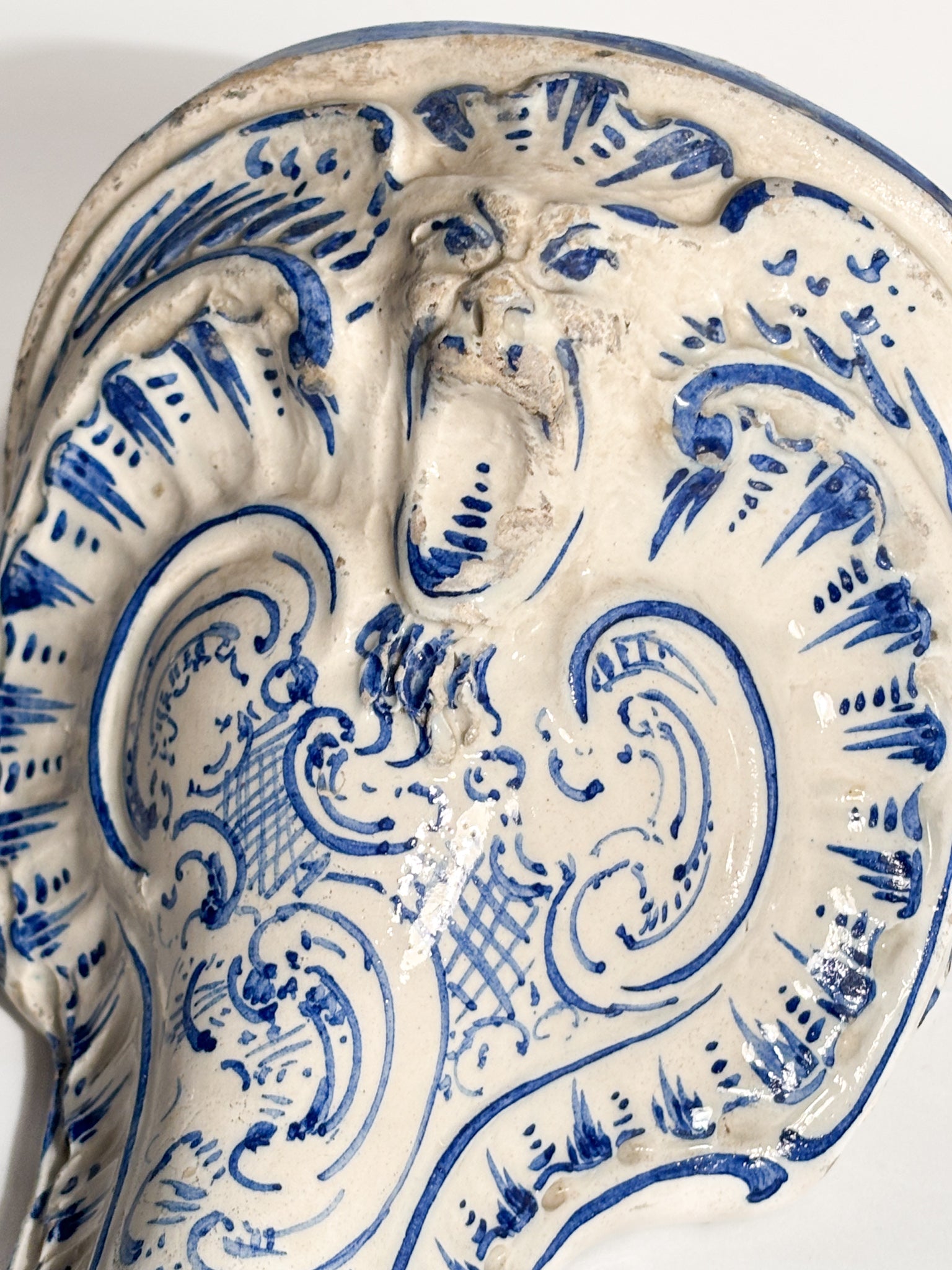 Wall Shelf in White and Blue Italian Ceramic Early Twentieth Century