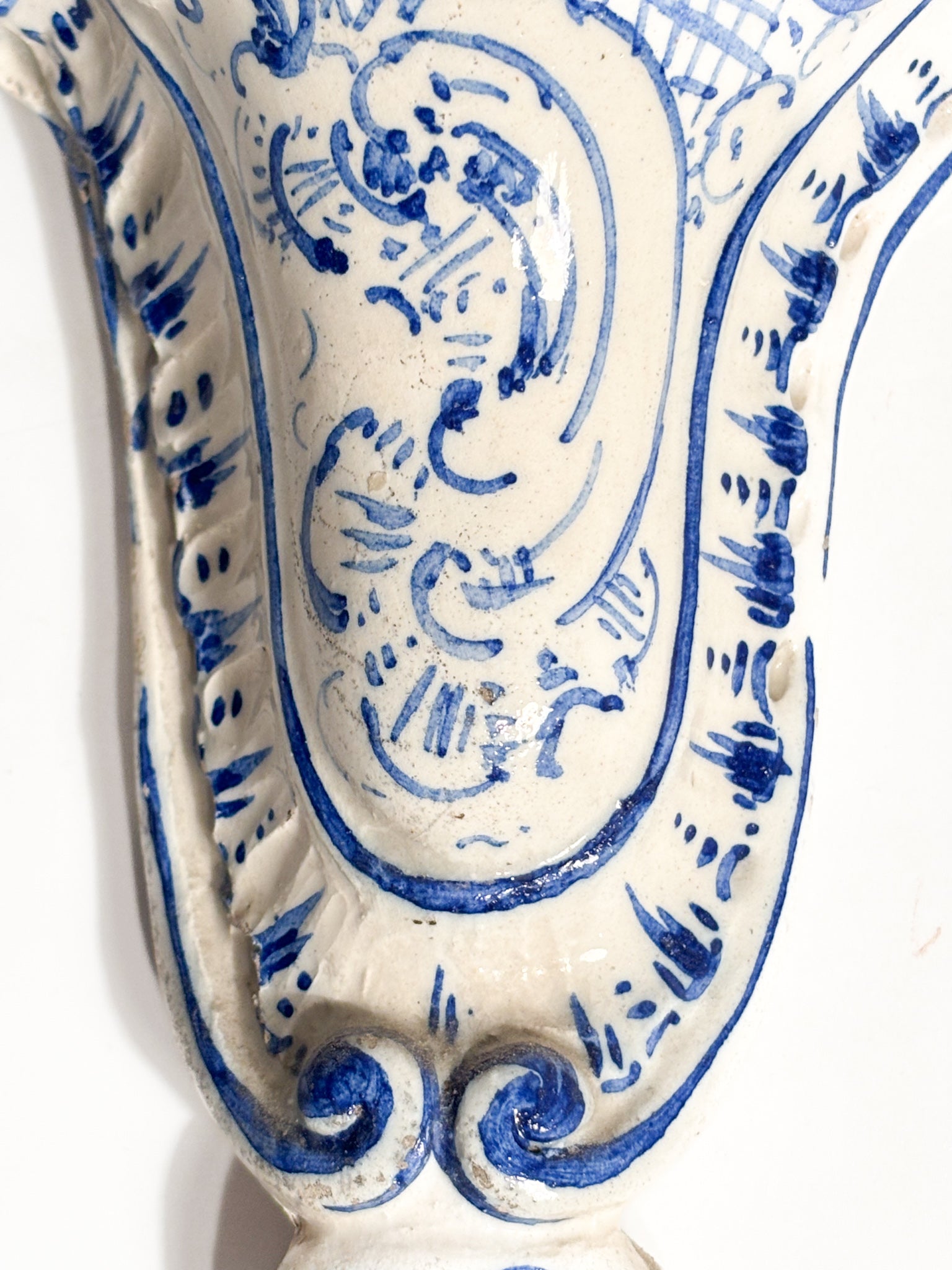 Wall Shelf in White and Blue Italian Ceramic Early Twentieth Century