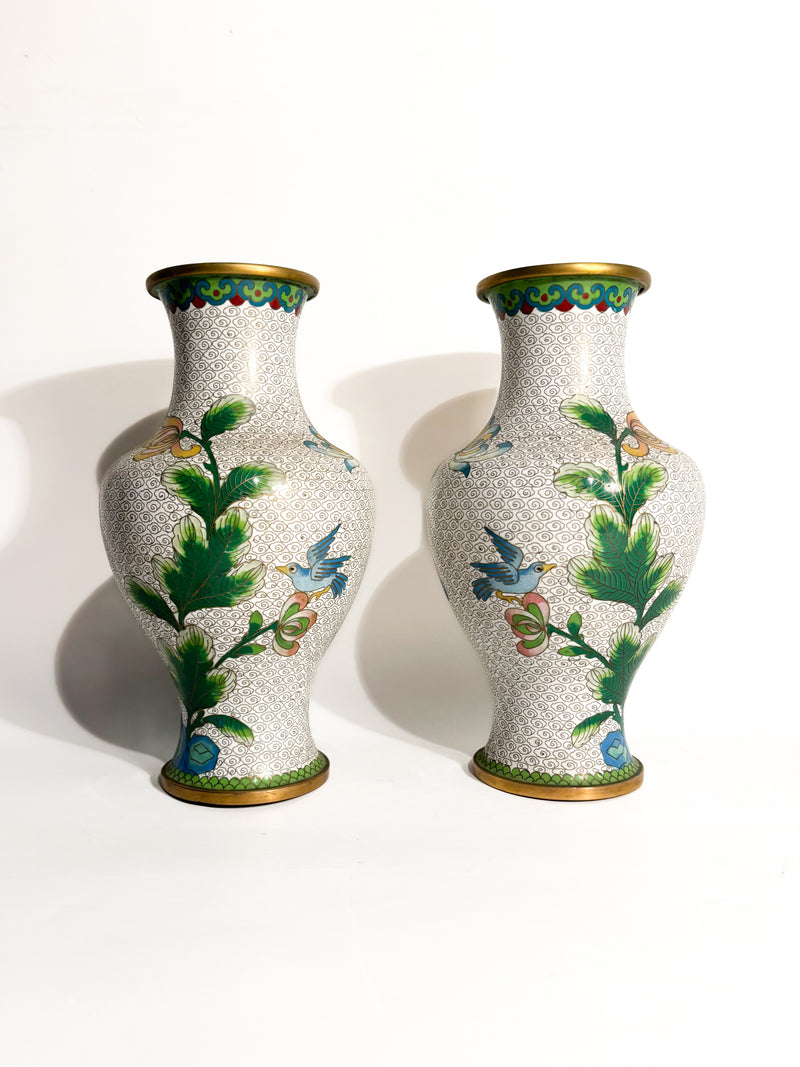 Coppia di Vasi Cinesi Cloisonné con Motivi Floreali e Colibrì Anni 50