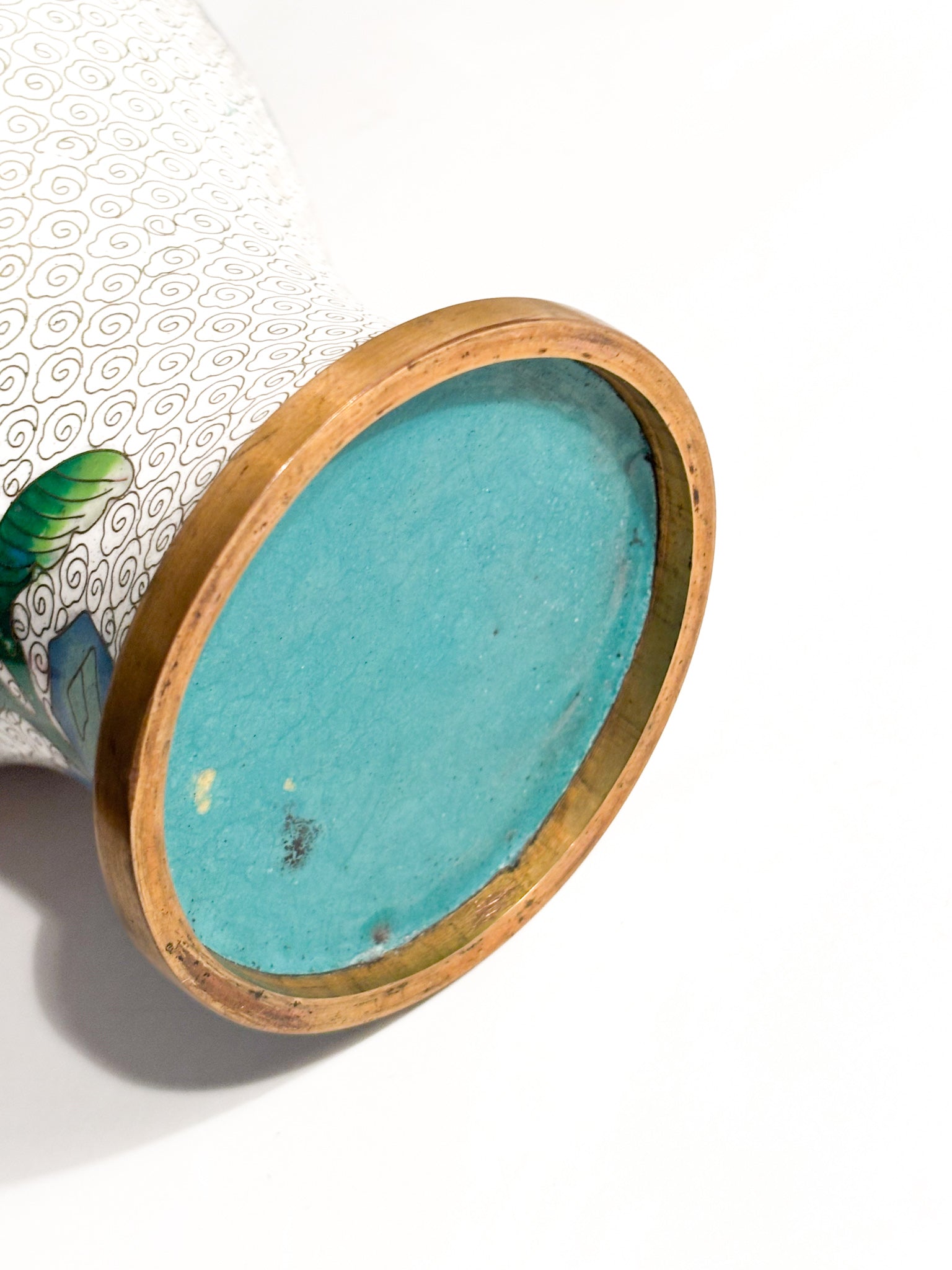 Coppia di Vasi Cinesi Cloisonné con Motivi Floreali e Colibrì Anni 50