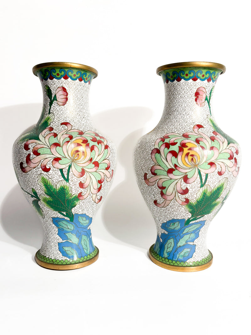 Coppia di Vasi Cinesi Cloisonné con Motivi Floreali e Colibrì Anni 50