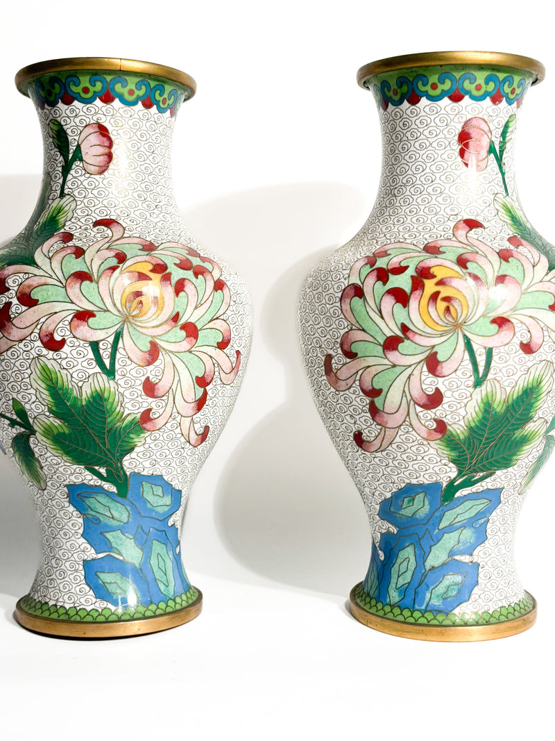 Coppia di Vasi Cinesi Cloisonné con Motivi Floreali e Colibrì Anni 50