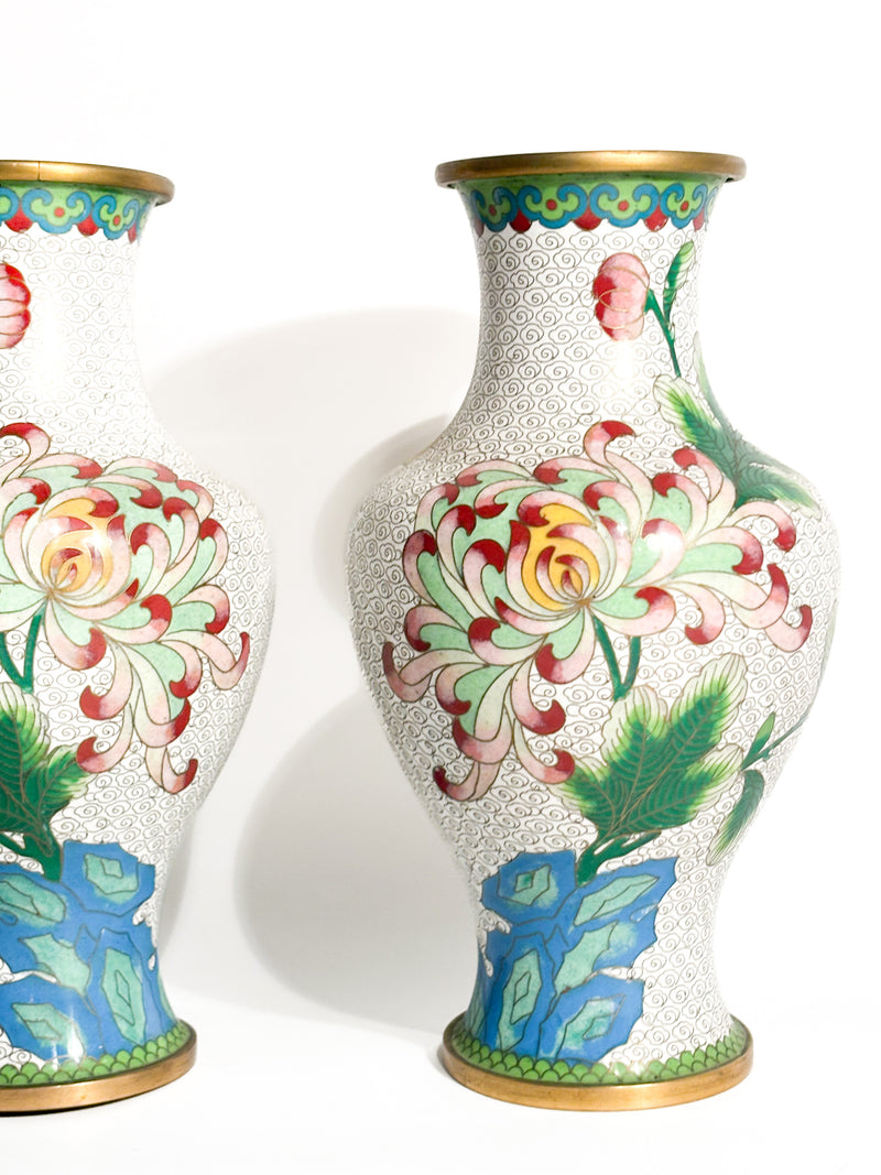 Coppia di Vasi Cinesi Cloisonné con Motivi Floreali e Colibrì Anni 50