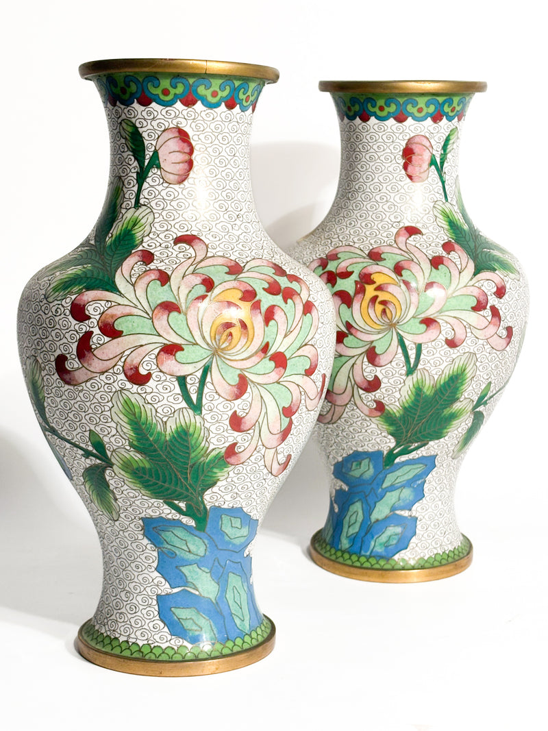 Coppia di Vasi Cinesi Cloisonné con Motivi Floreali e Colibrì Anni 50