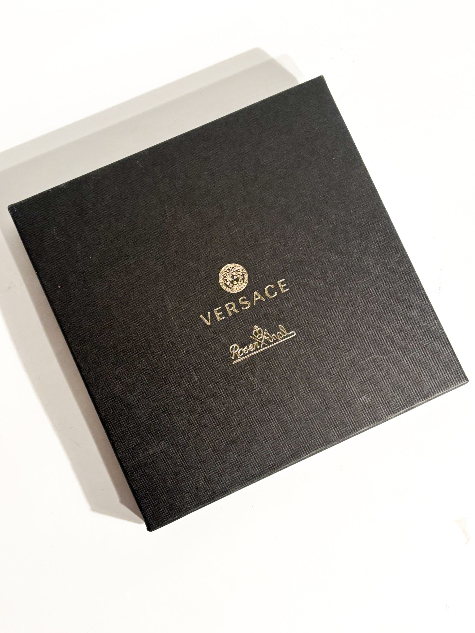 Piatto Quadrato Medusa Rossa Di Versace per Rosenthal