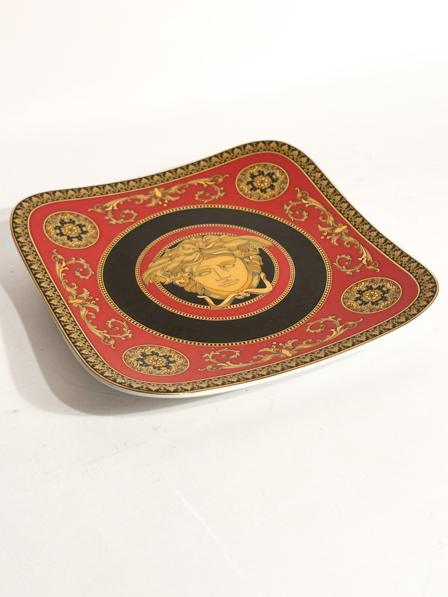Piatto Quadrato Medusa Rossa Di Versace per Rosenthal