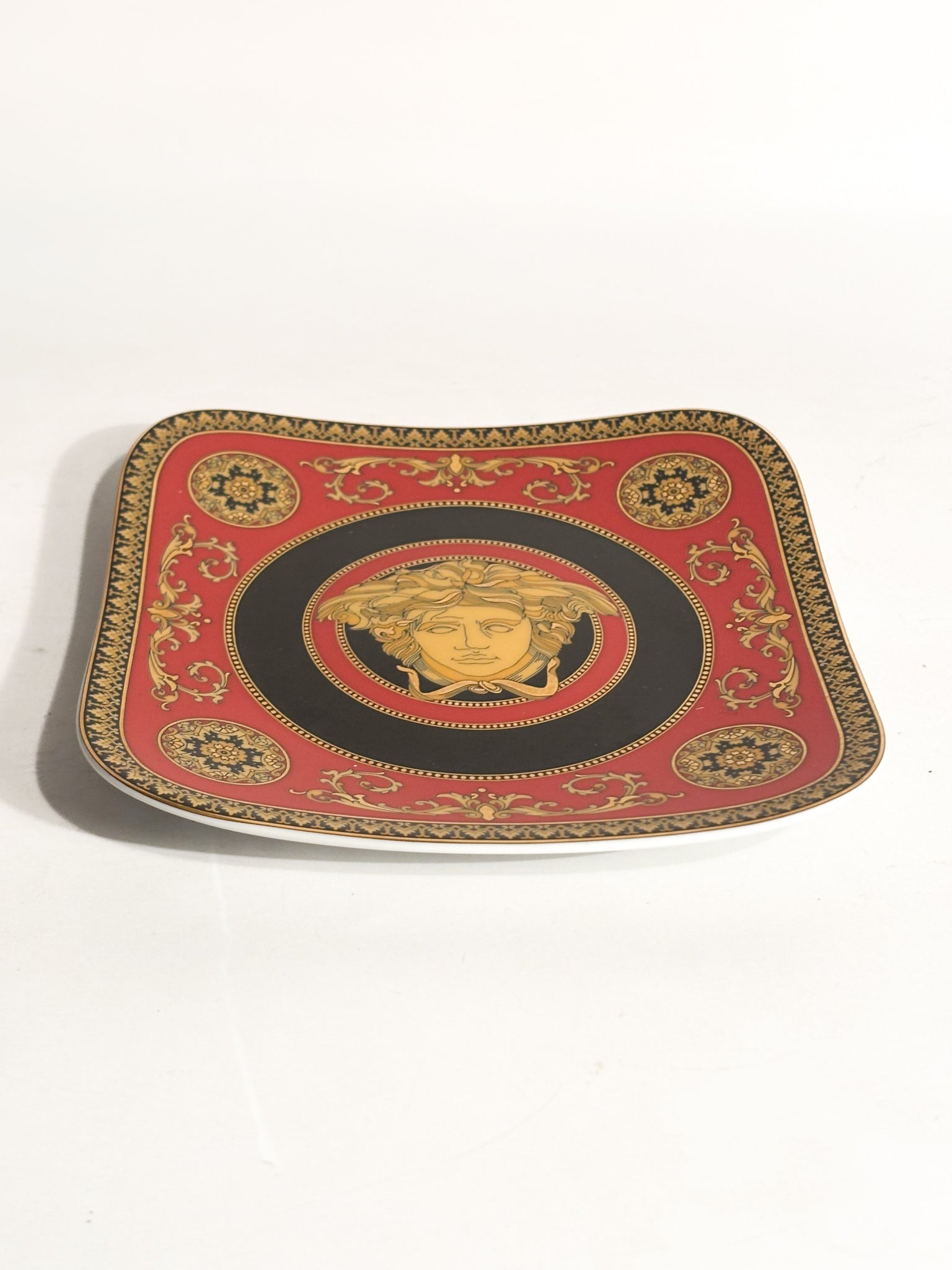 Piatto Quadrato Medusa Rossa Di Versace per Rosenthal