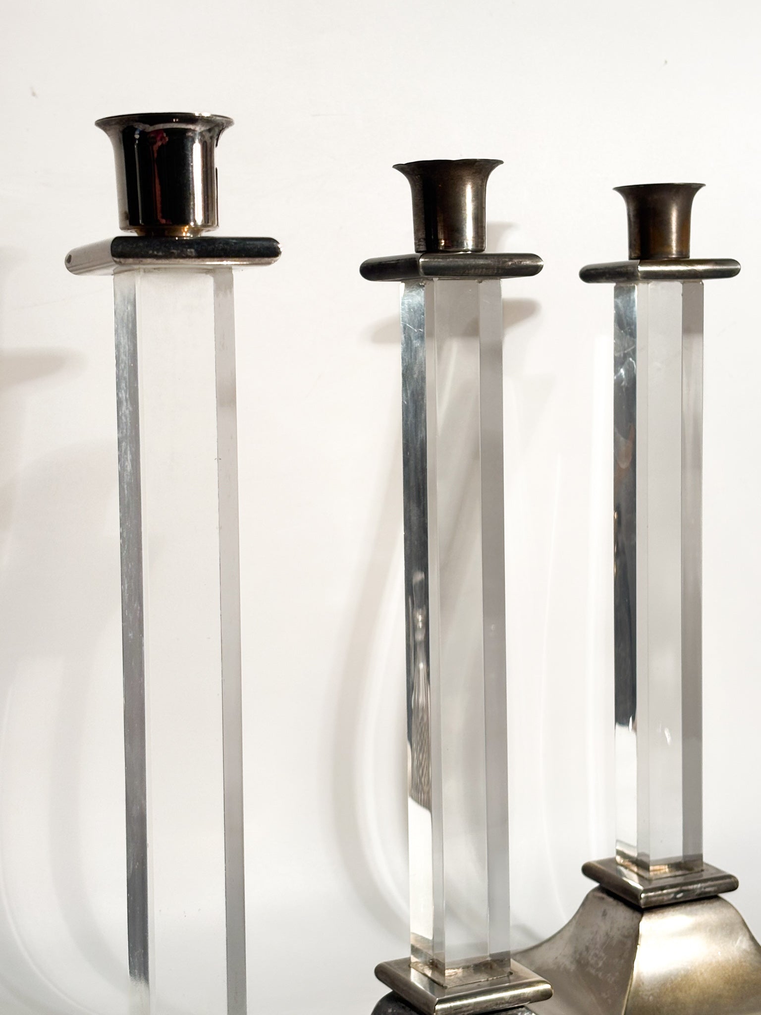 Set da Tre Portacandele in Plexiglass e Metallo Argentato Anni 70