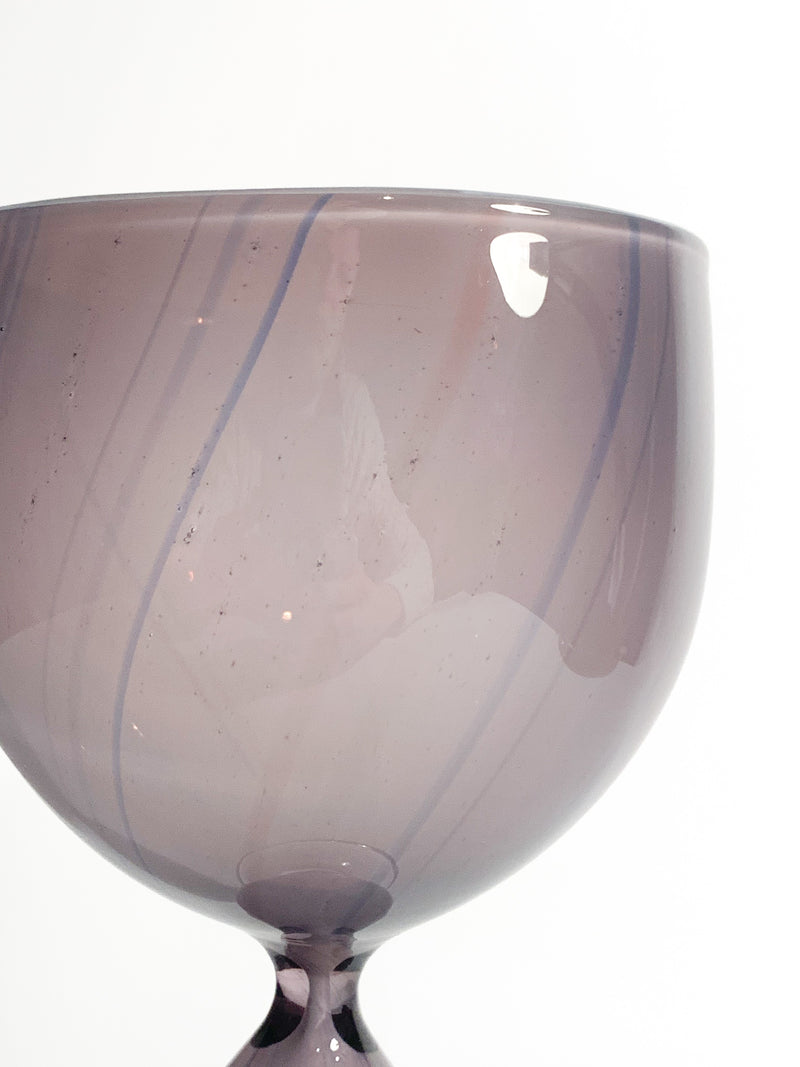 Calice in Vetro Soffiato Viola a Forma di Clessidra di Kosta Edenfalk Anni 90