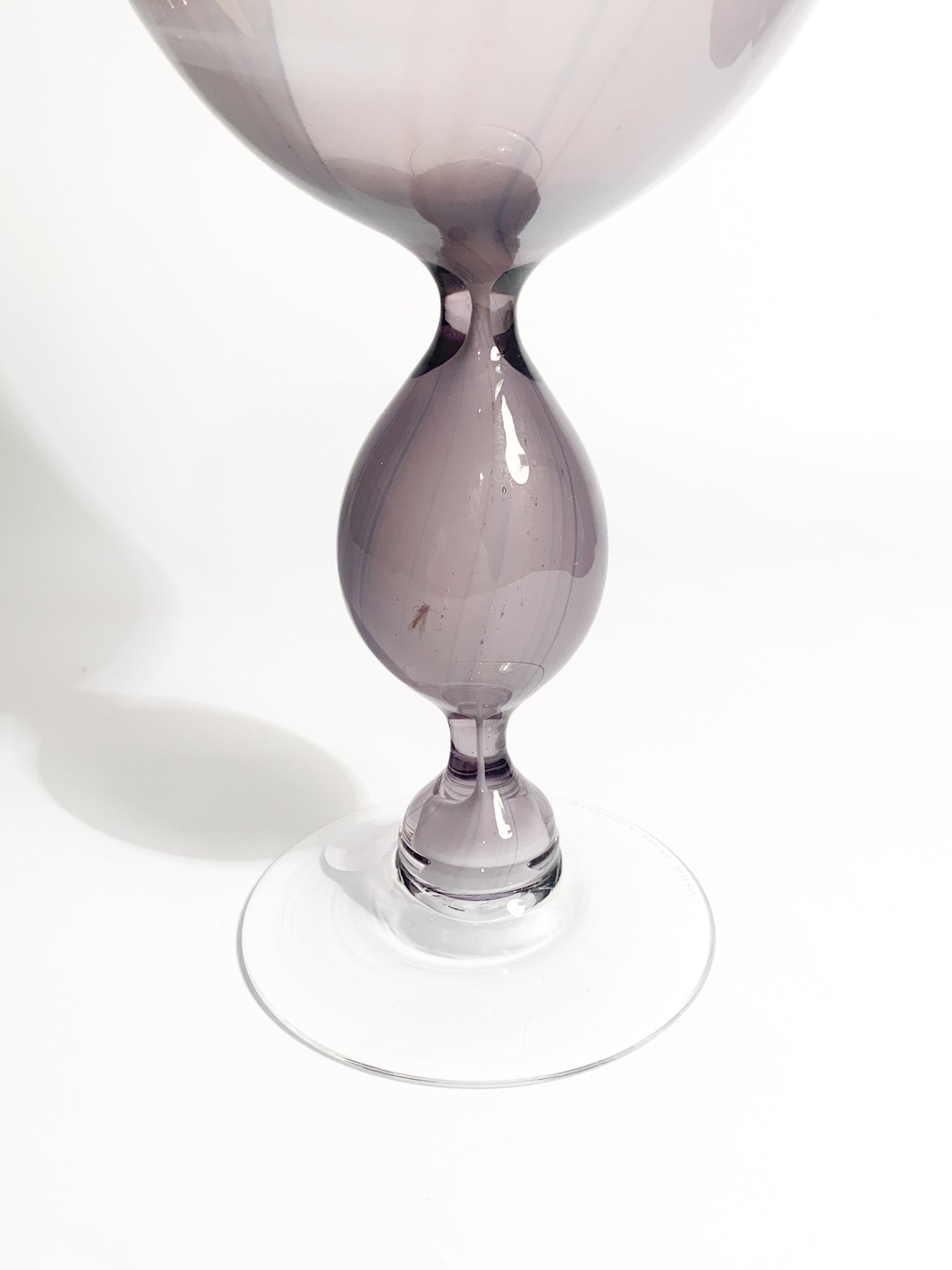 Calice in Vetro Soffiato Viola a Forma di Clessidra di Kosta Edenfalk Anni 90