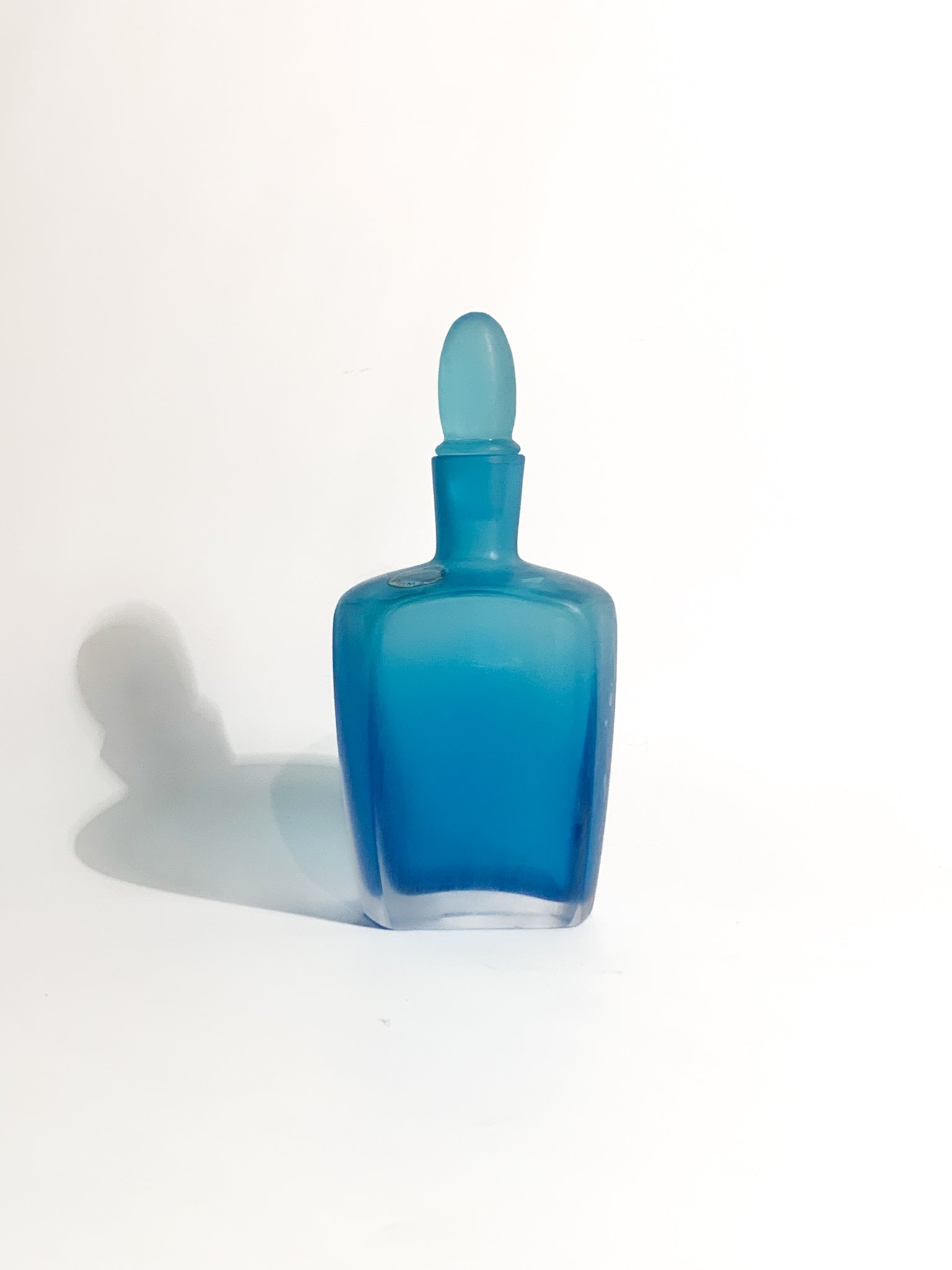 Bottiglia di Venini in Vetro di Murano Azzurro Serie 'Velato' del 1995