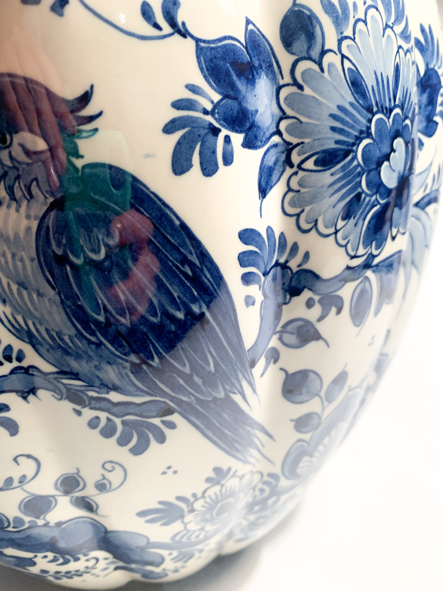 Vaso in Ceramica Bianca e Blu di Delft Anni 20