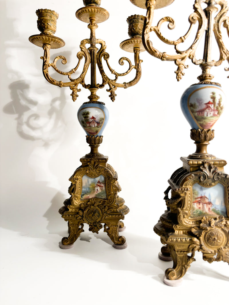 Coppia di Candelabri Francesi in Bronzo e Ceramica Dipinta Fine Ottocento