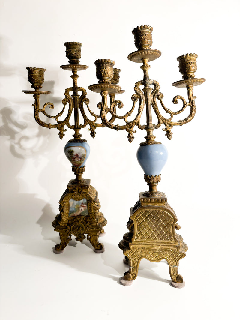 Coppia di Candelabri Francesi in Bronzo e Ceramica Dipinta Fine Ottocento