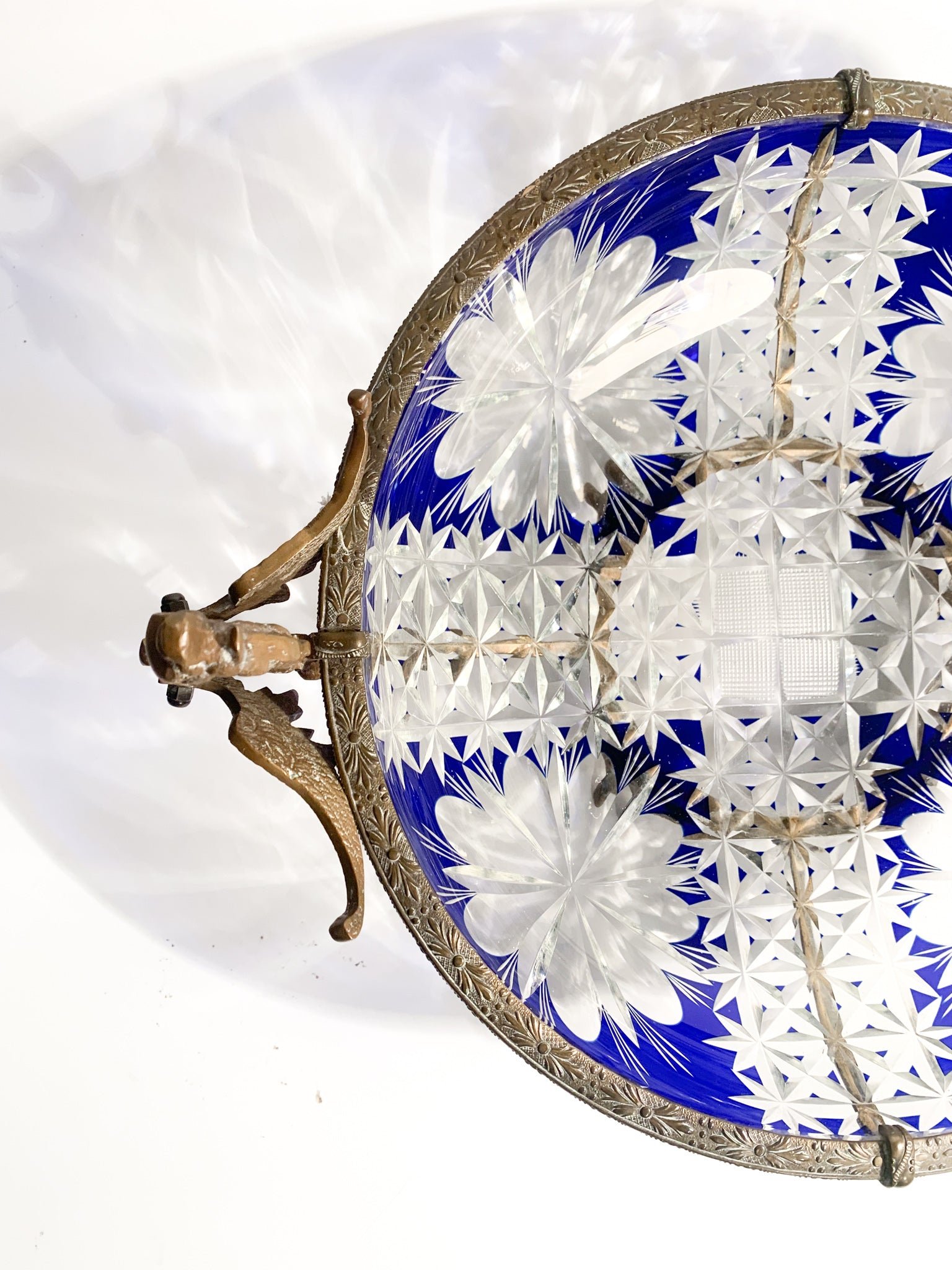 Centerpiece in Bohemian Crystal and Sculpted Bronze from the Early Twentieth Century