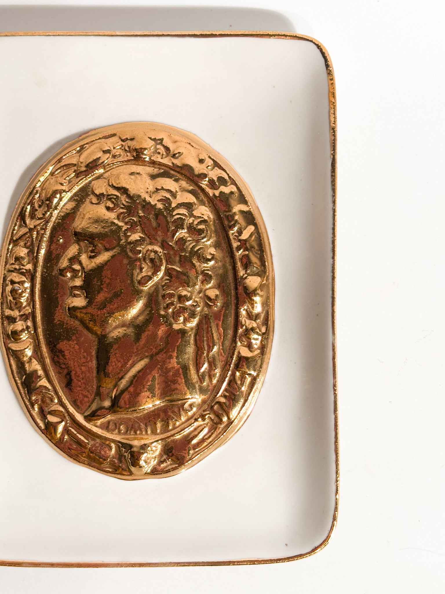 Posacenere a Vaschetta con Decoro con Moneta Romana Anni 50