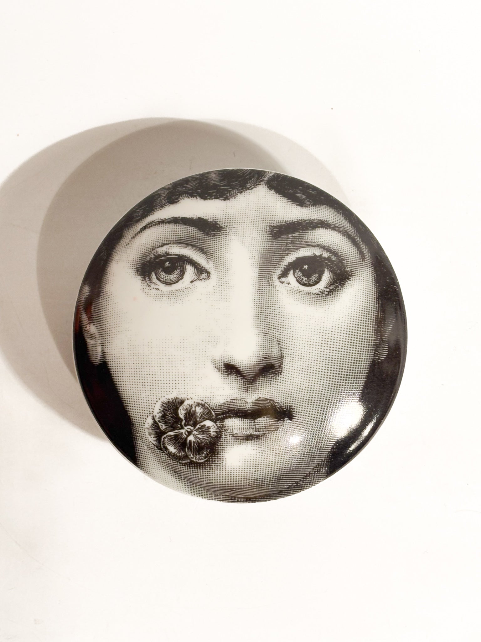 Scatola Tonda Tema e Variazioni n. 137 di Fornasetti Anni 70