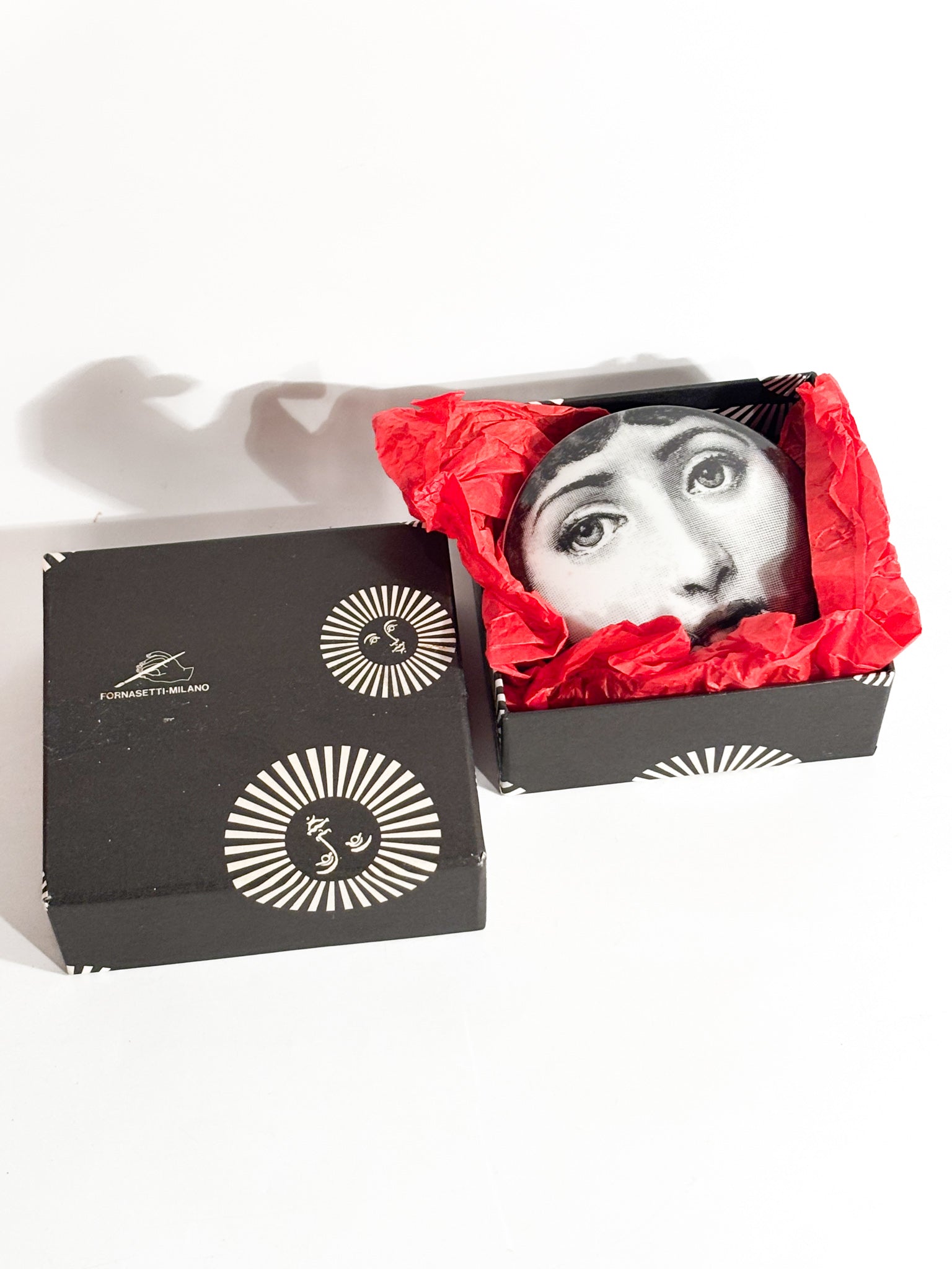 Scatola Tonda Tema e Variazioni n. 137 di Fornasetti Anni 70