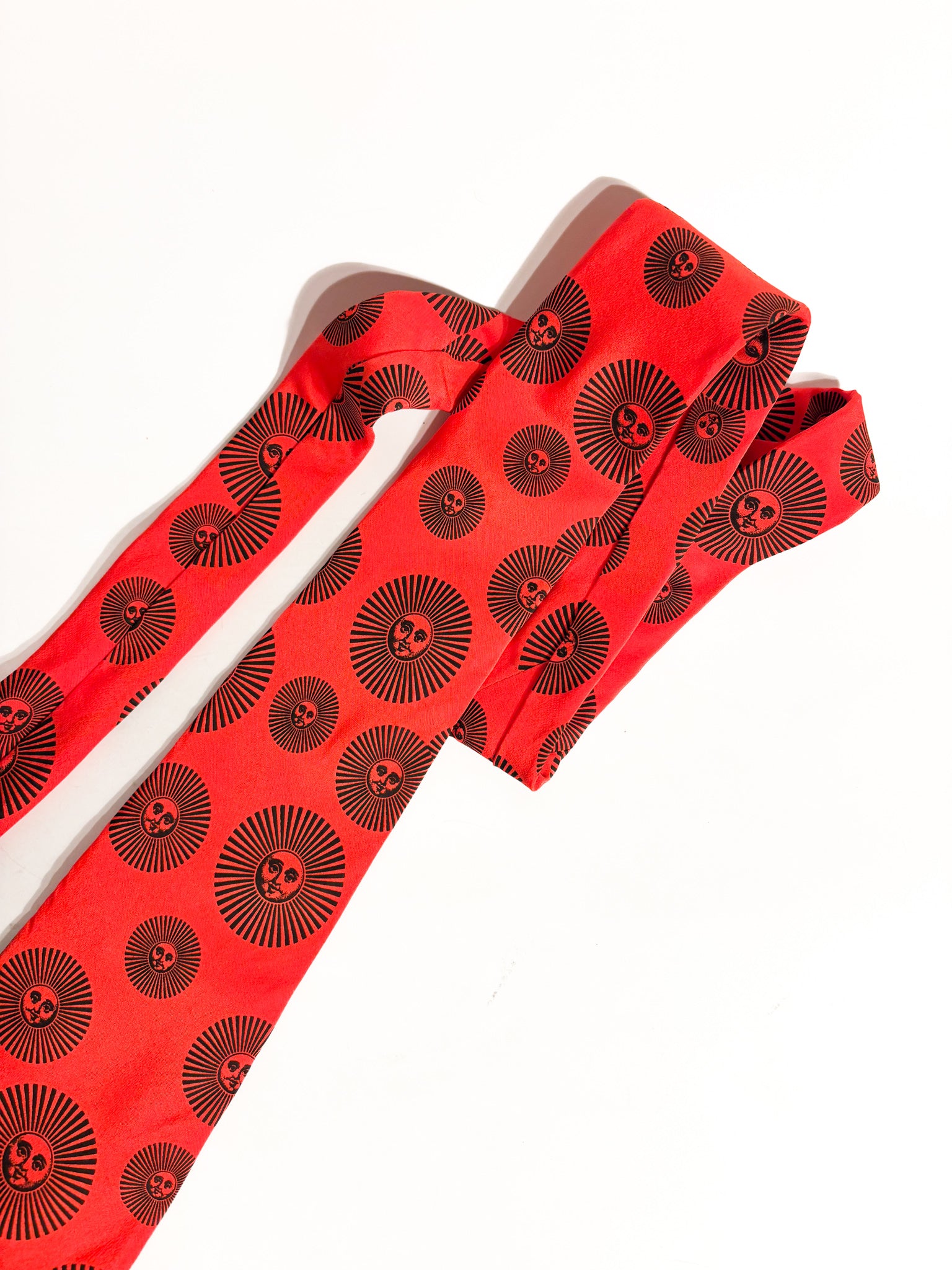 Cravatta in Seta Rossa "Sole" di Piero Fornasetti Anni 60