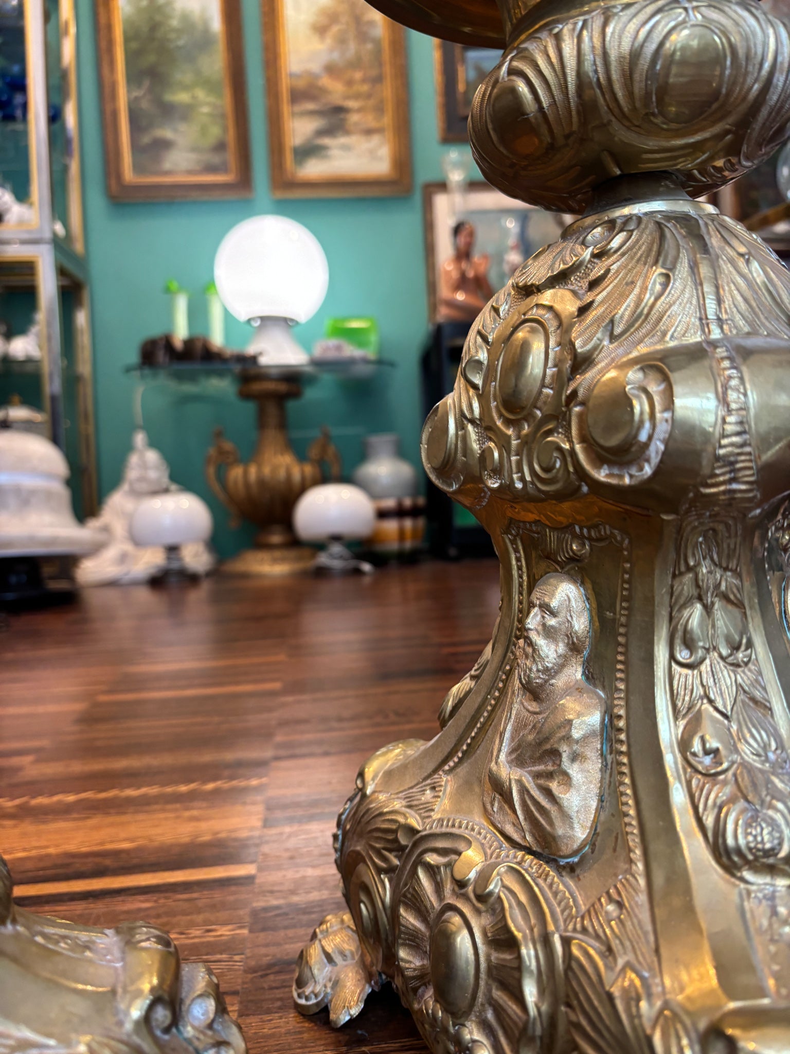 Coppia di Candelieri Religiosi in Lamina di Metallo XX Secolo