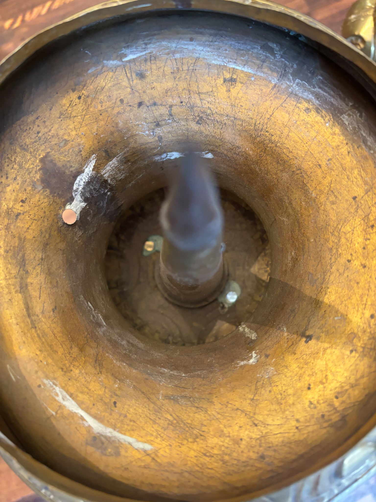 Coppia di Candelieri Religiosi in Lamina di Metallo XX Secolo