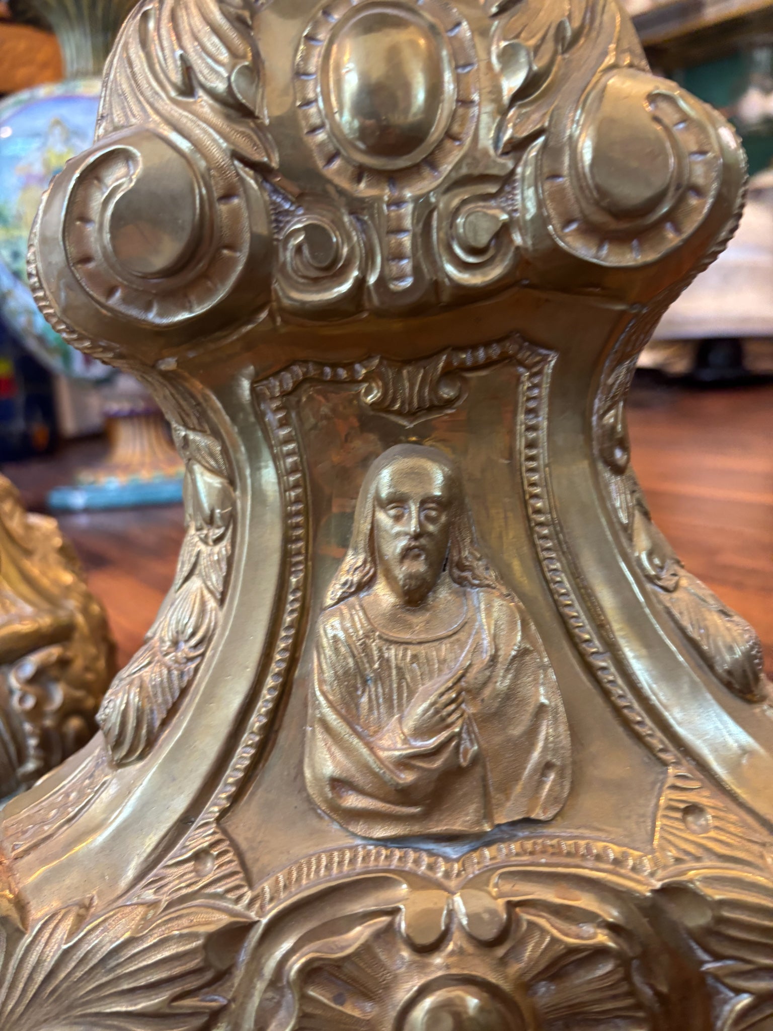 Coppia di Candelieri Religiosi in Lamina di Metallo XX Secolo